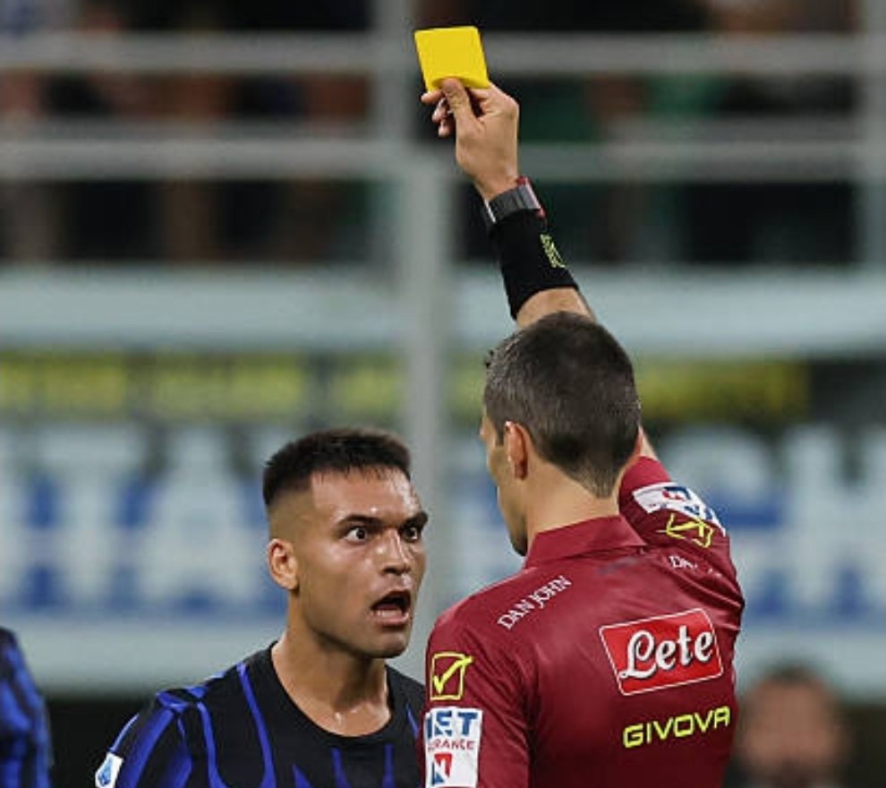 InterOaktree's tweet image. 🤡 2&apos; giornata di #seriea secondo messaggio della triade Juventus - Milan - Napoli che gestisce la terna arbitrale

#Marchetti ha letteralmente FALSATO #InterUdinese fischiando ogni istante per interrompere le ripartenze dell&apos; #inter 

suscitando l&apos;ira di #lautaro 

VERGOGNATEVI