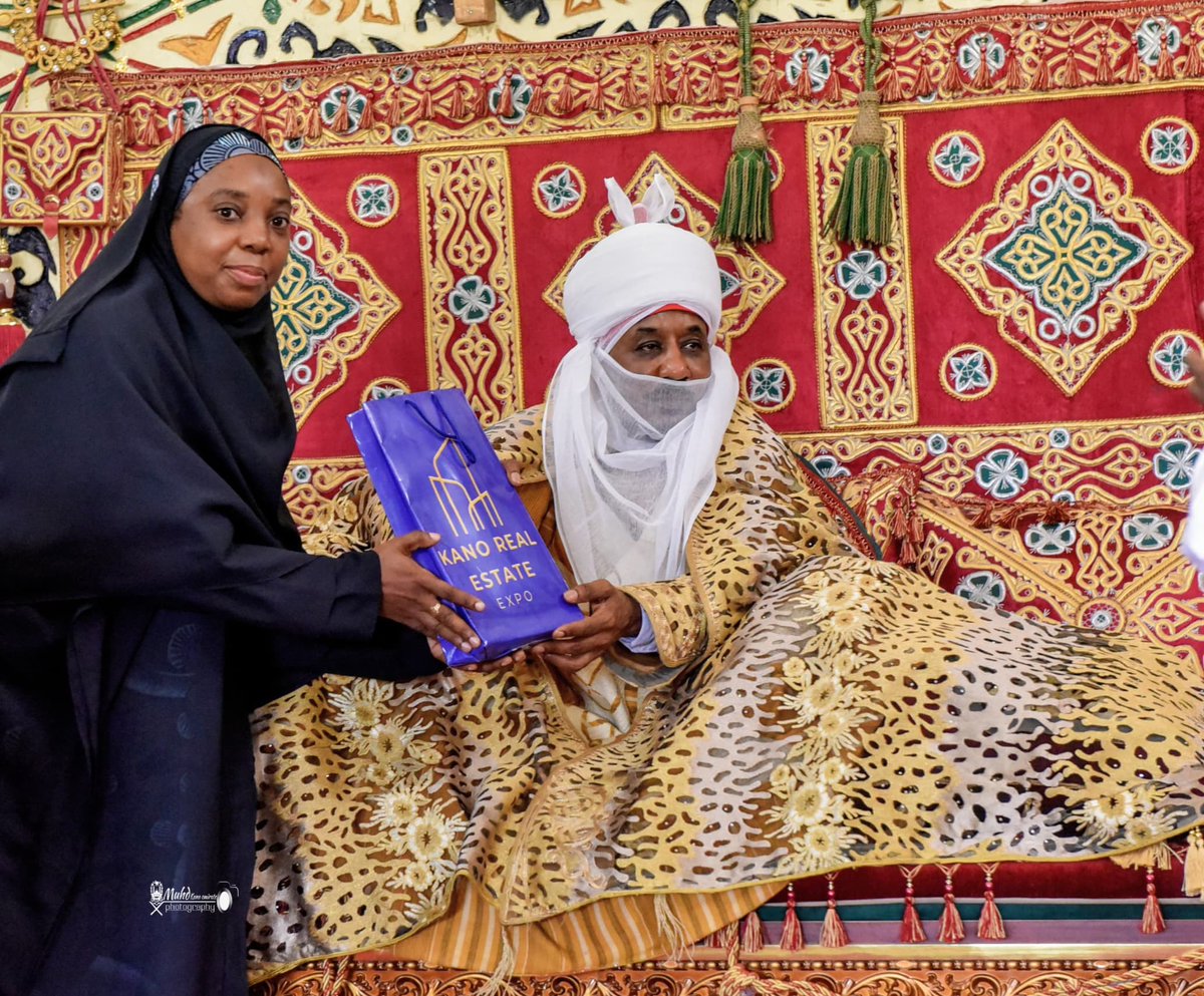 KREX_25's tweet photo. The Kano Real Estate Expo KREX) Team had the privilege of visiting His Highness, Emir of Kano, Alh. Muhammad Sanusi II (SLS), where we presented a Certificate of Appreciation, Event Brochure,  Official Communiqué of the Expo. https://t.co/MYnzu233aK