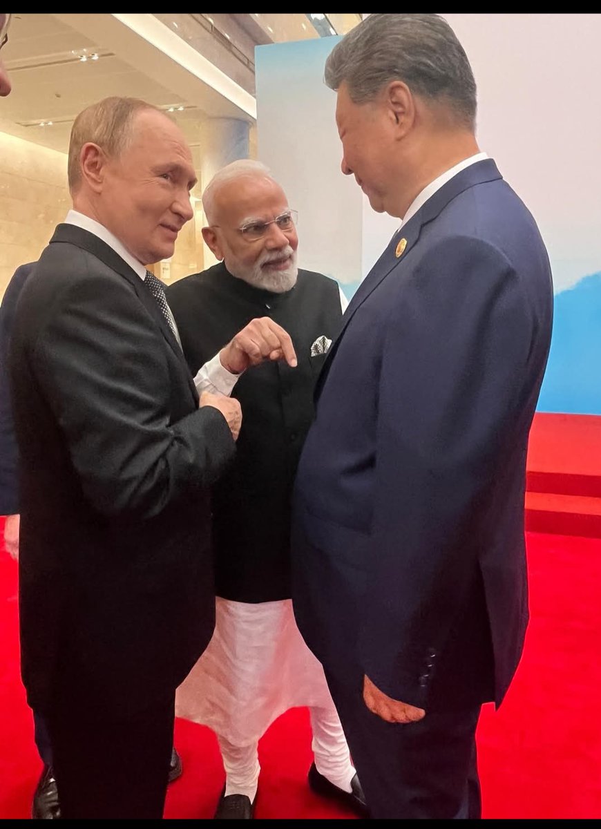 U_letitgo's tweet image. What are they talking about, Trump? @narendramodi @reelDonoldTromp @elonmusk #Putin #XiJinping #ModiInChina #Modi