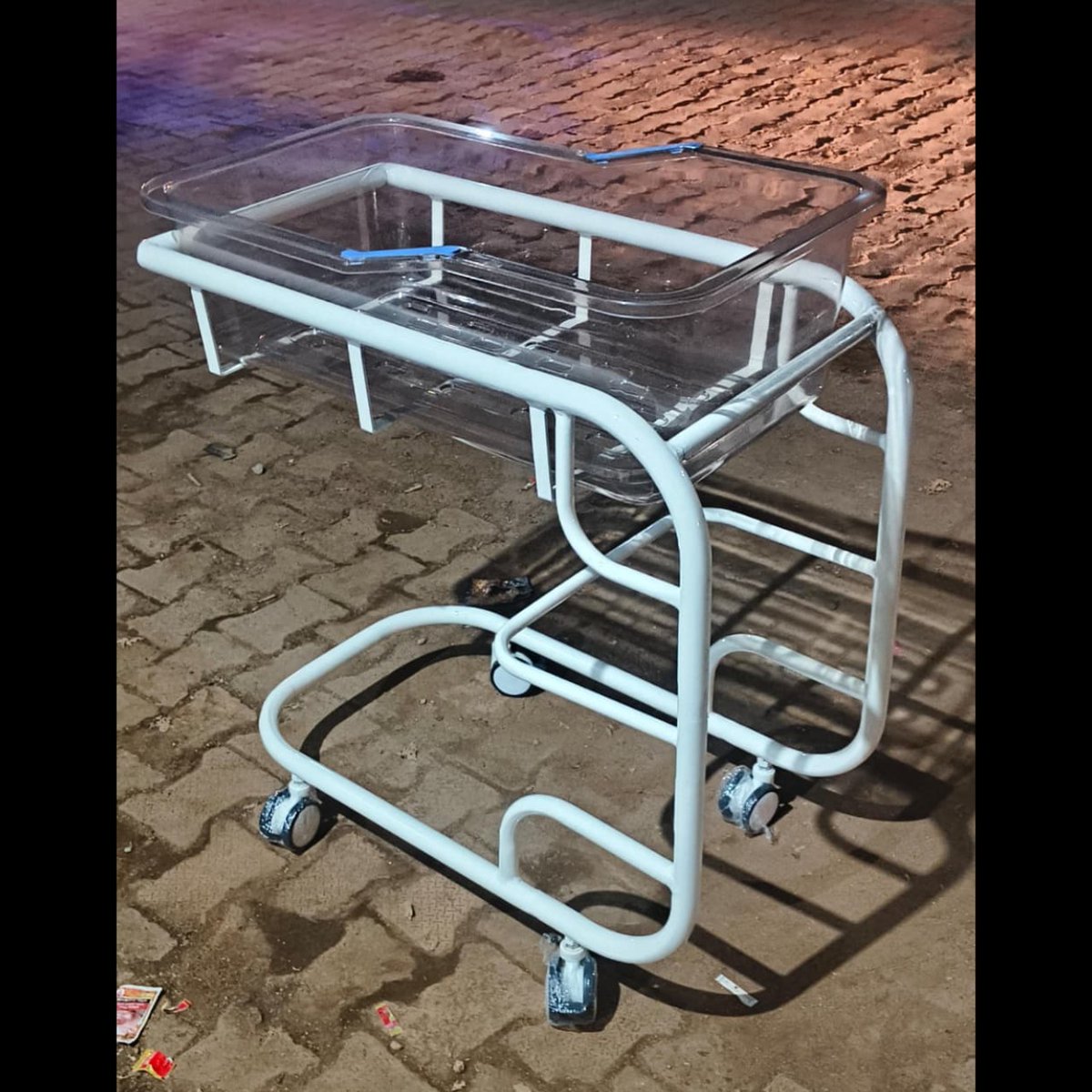 Baby Bassinet GM 8022C

•Preprex transparent Crib with Mild-Steel a ..For more info visit...hospitalfurnitureindia.co.in/latest-update/…