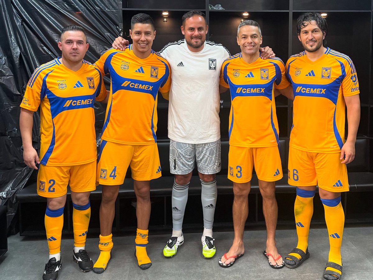 israel sabdi jimenez Nañez (@isra_jimenez2) on Twitter photo Un gusto volver a jugar con estos cracks🐯
<a href="/TigresOficial/">Club Tigres 🐯</a>
Partido de leyendas
Tigres vs Barcelona ⚽️ Un gusto volver a jugar con estos cracks🐯
<a href="/TigresOficial/">Club Tigres 🐯</a>
Partido de leyendas
Tigres vs Barcelona ⚽️