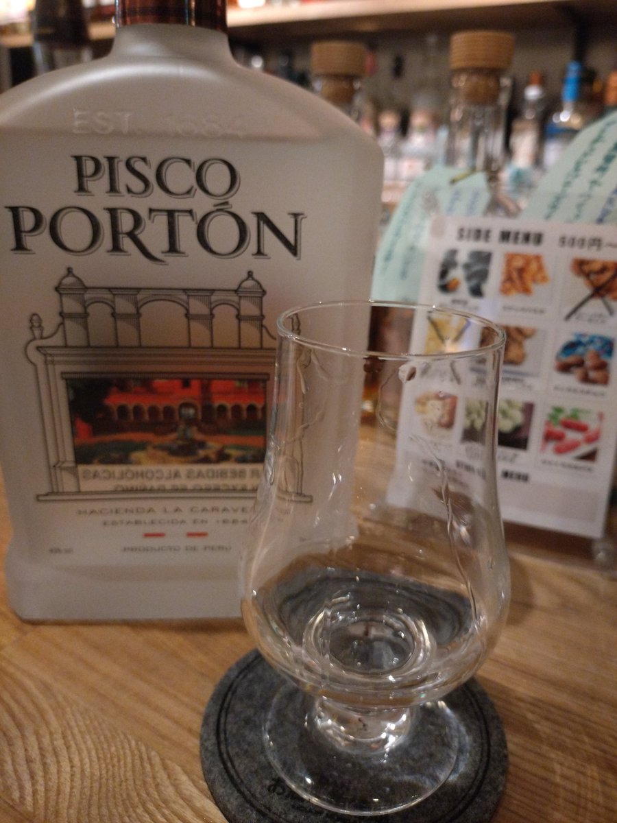 pitittosuper's tweet photo. 昨日は大須のお酒の美術館行ってきたー
飲みたいもの置いてあるバーはいいね
バーテンダーはイケメンだったw https://t.co/nMuQZns6ZC
