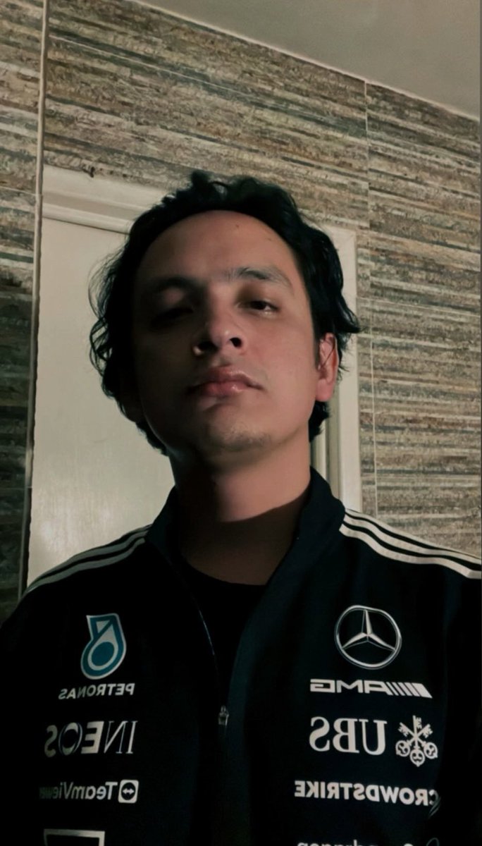 OmarSteez's tweet photo. Team #AMG #Petronas https://t.co/WDNFN3kEyg