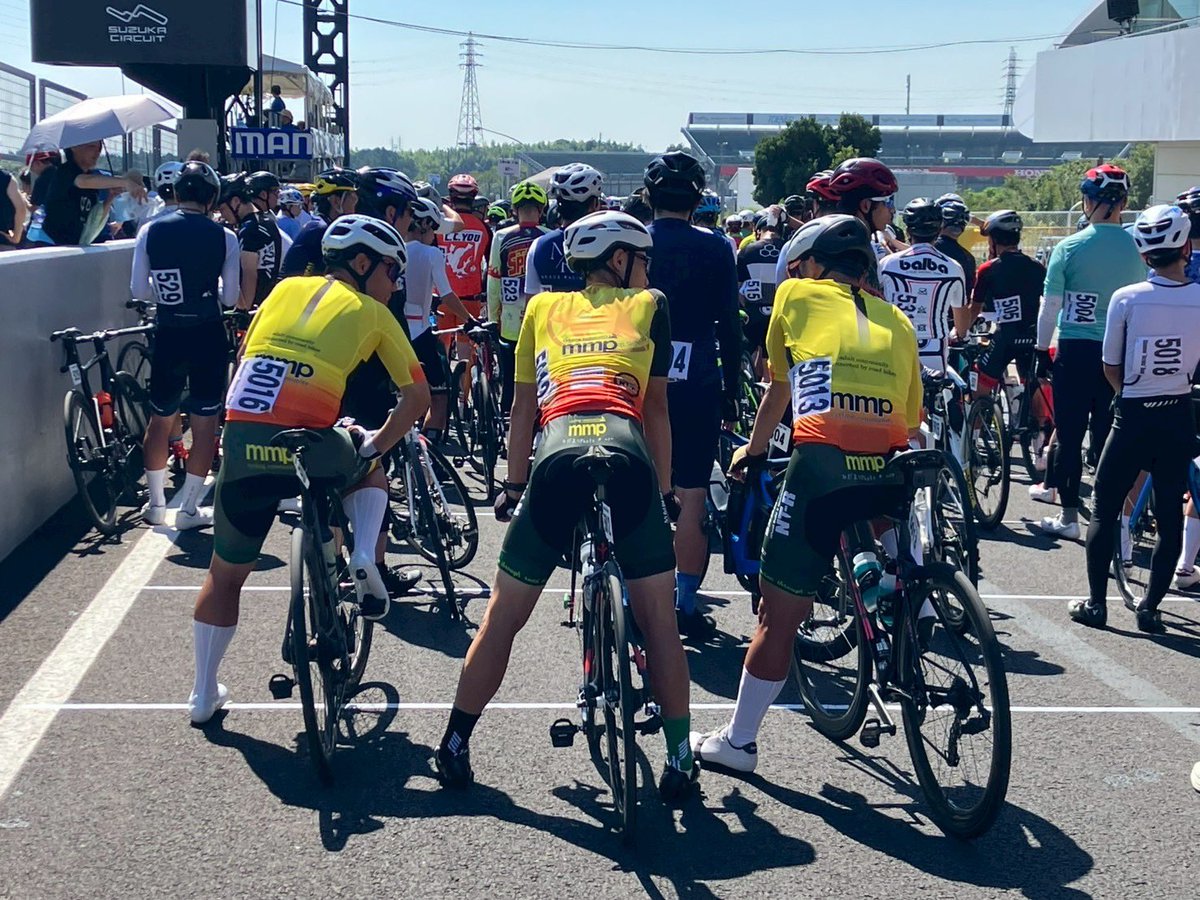Cyclingmmp's tweet photo. 8/31 シマノ鈴鹿ロードレース参戦
1時間サイクルマラソン
2週の部 B 2組
結果はサイクルマラソンでチームメンバーが2着✨
それも良かったけど、何より普段の練習をぶつけられた事が何よりの収穫！
今後もさらにレベルアップするぞ！
#mmp
#シマノ鈴鹿
#鈴鹿サーキット
#formulacar https://t.co/CQ8jM8NNTz