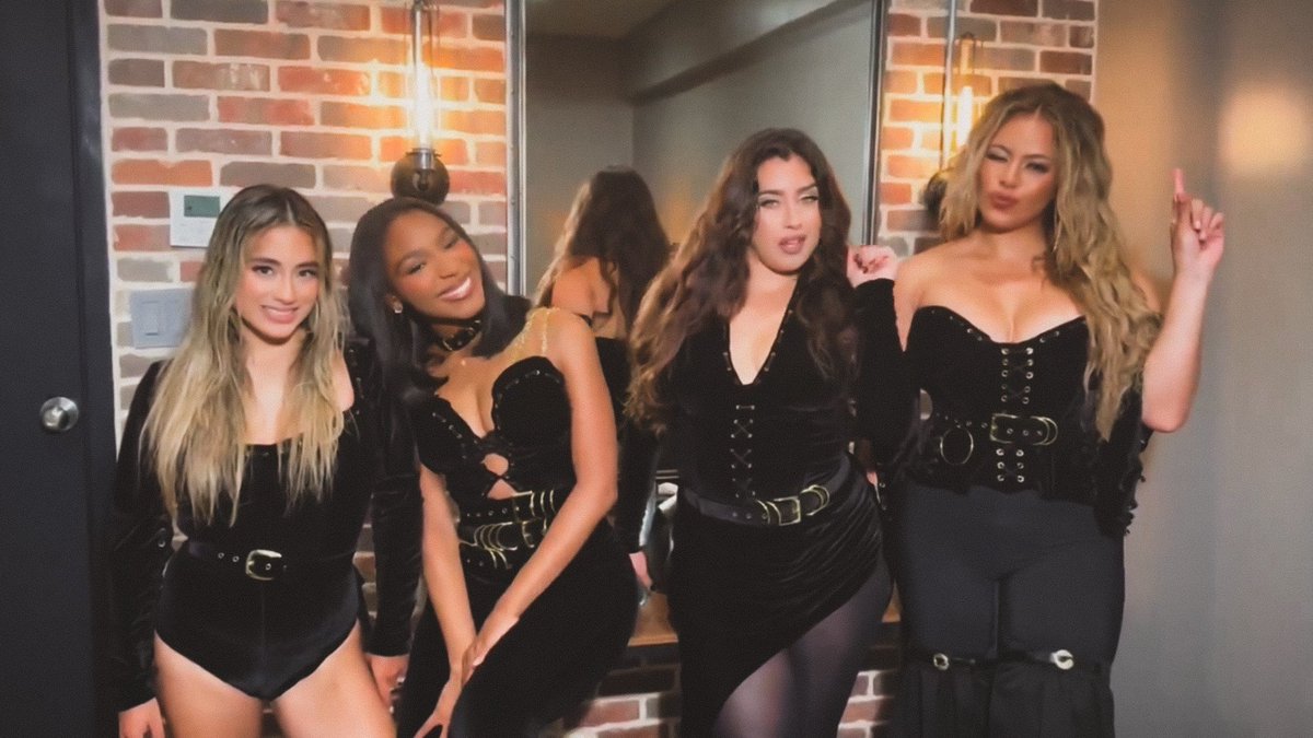 powerlaurenpics's tweet photo. and we're fifth harmony https://t.co/3nBtxC0Vnh