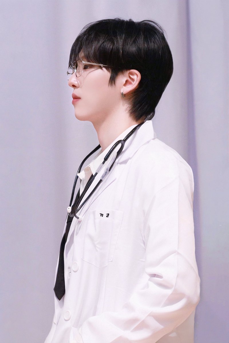 ⁺⑅✶˚ 👨🏻‍⚕️ ✴︎˚⋆⋮

:¨·.·¨: 
 `·..#서호 #SEOHO