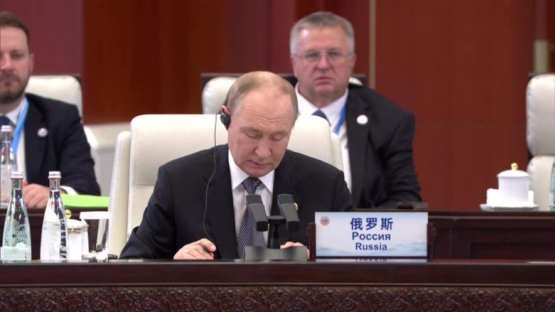 AnkurSingh's tweet photo. Putin: "I appreciate India and China's efforts to resolve the crisis in Ukraine"

Putin is daily insulting Trump 😂 https://t.co/ldeJkHHDKj