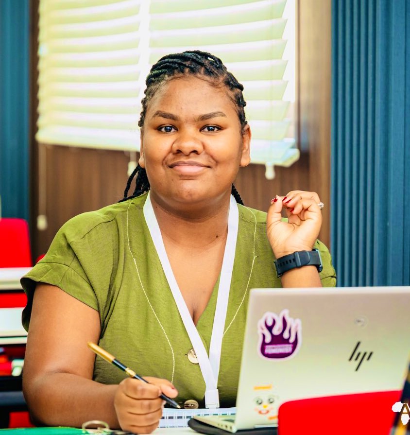 May September be kind to us. 🫶🏾🫶🏾
Happy New Month.