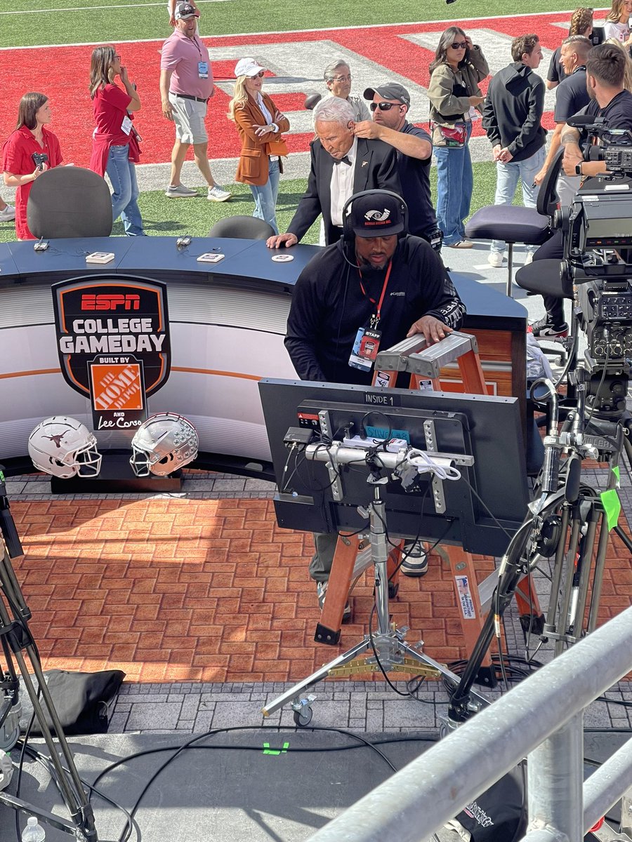 Really enjoyed my trip to Ohio Columbus the #horseshoe see you boys in the playoffs #Hookemhornes #ohiostatebuckeyes #texaslonghorns #HornesUp🤘🏾🤘🏾#CollegeGameDay