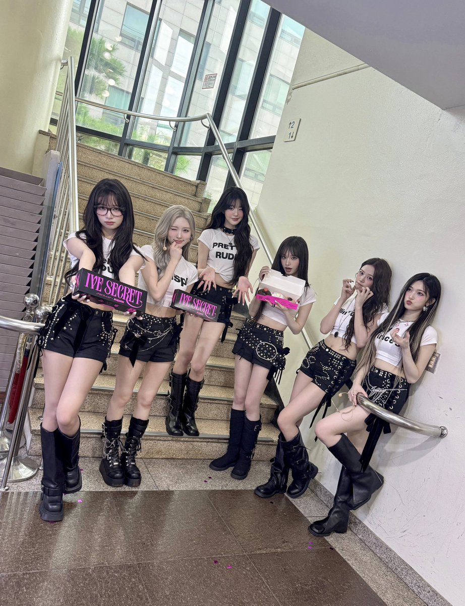 krispykremekr's tweet image. 너무예뻐서멘션까먹어버렸어요
공주님들을향해무조건박수갈채
일방적이고편향적인칭찬부탁드립니다