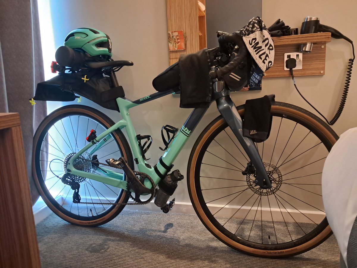 CB_cycles's tweet image. Morning! 🌆 A shard of sunlight to start the day. It's the first day of my 8 day tour. 
This morning, I'm waking up in Waterloo Road, London and this time next week, I should be waking up in Waterloo Road, Cardiff 🚴‍♂️🏴󠁧󠁢󠁷󠁬󠁳󠁿 #cycling #bikepacking #TOBtour #TourofBritain #TOB2025