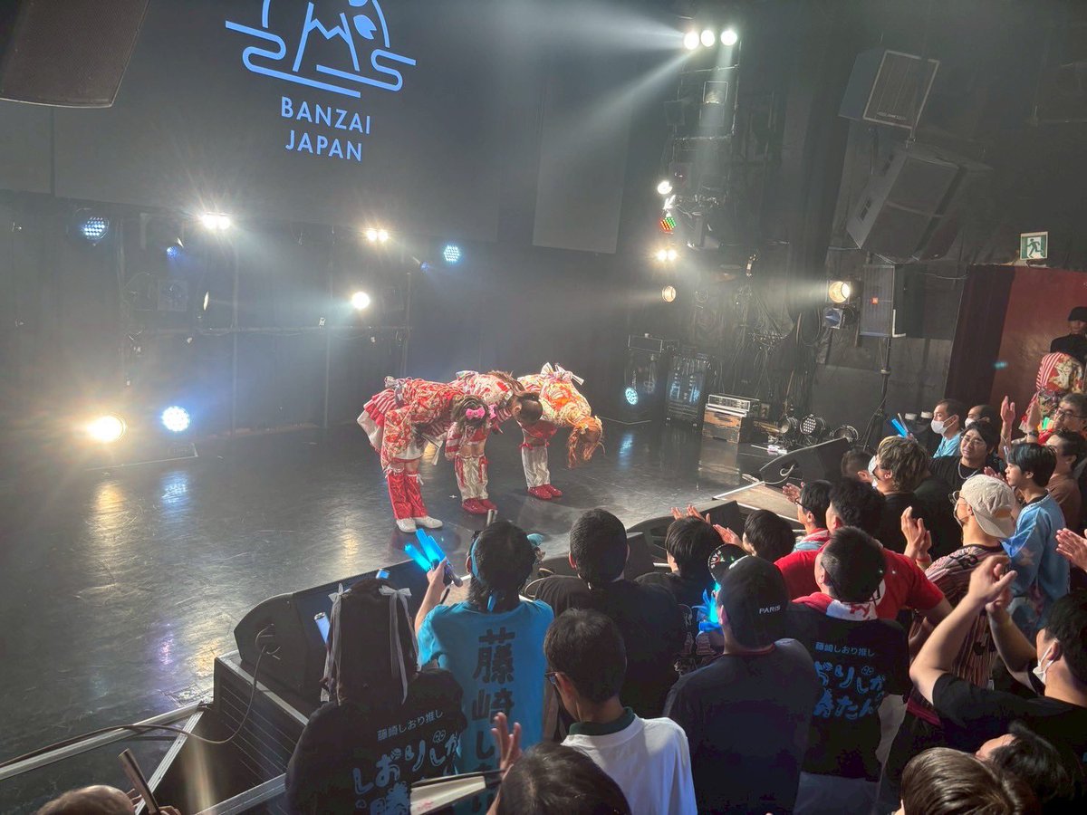 ninochandayoon's tweet photo. BANZAIJAPAN大感謝祭！ラストライブありがとうございました！🐇

みんなの応援と笑顔と涙がぜーーーんぶ見れてずっと楽しく、素敵な思い出になりました！
BANZAI JAPANとして過ごした2年2ヶ月程で出会えた全てのみなさん、本当にありがとう(* .ˬ.)"

ニノ推しさん、最後までたくさん愛をくれてありがとう！🫶🩷🖤  

BANZAI JAPANに入れてよかったー！って思えたラストライブでした🐇

ニノが最後に選んだ曲は『カーテンコール』

831の日にラストライブって決まった日から、選ぶ曲は決めていました！曲の雰囲気も歌詞もダンスもぜーんぶとっても好きな曲だし、色んな思いが詰まった曲です。

ありがとう もっと言えるように💐

歌ってる時全ニノ推しさんを見渡せた✨少しでもみんなに応援して良かったと思えていただけるパフォーマンスになっていたら嬉しいです😌