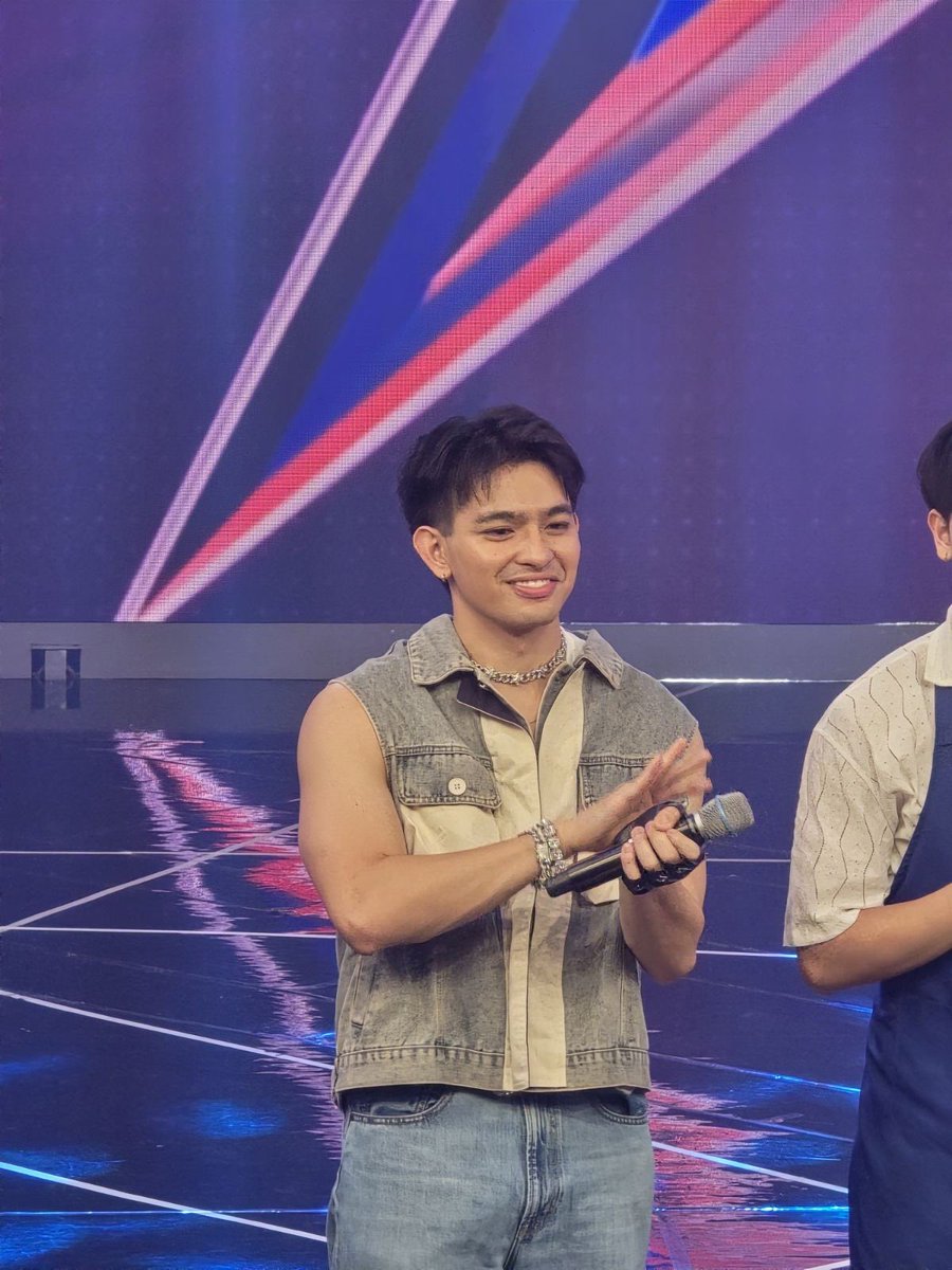 OFCTeamJoao2016's tweet photo. 08312025

Joao Constancia at Vibe Live! ❤️ @imjoaoconz @vibephtv 

📸: CL Pacatang

#Joao #JoaoConz #JoaoConstancia #vibe #vibetv #live https://t.co/SKOAPH7OPg
