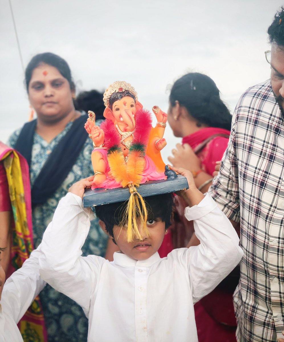 creation by arijit (@clicksbyarijit) on Twitter photo Captured #withcmfphone2pro 📸A beautiful moment of devotion as little hands carry big faith during Ganesh Chaturthi 🙏🪔.
#ShotOnSnapdragon
<a href="/Snapdragon_IN/">Snapdragon India</a>
<a href="/cmfbynothing/">CMF by Nothing</a> <a href="/HimanshuT_CMF/">Himanshu Tandon</a> <a href="/nothingindia/">Nothing India</a> <a href="/Technerd_9/">Technerd</a> <a href="/AkisEvangelidis/">Akis Evangelidis 🦞</a> Captured #withcmfphone2pro 📸A beautiful moment of devotion as little hands carry big faith during Ganesh Chaturthi 🙏🪔.
#ShotOnSnapdragon
<a href="/Snapdragon_IN/">Snapdragon India</a>
<a href="/cmfbynothing/">CMF by Nothing</a> <a href="/HimanshuT_CMF/">Himanshu Tandon</a> <a href="/nothingindia/">Nothing India</a> <a href="/Technerd_9/">Technerd</a> <a href="/AkisEvangelidis/">Akis Evangelidis 🦞</a>