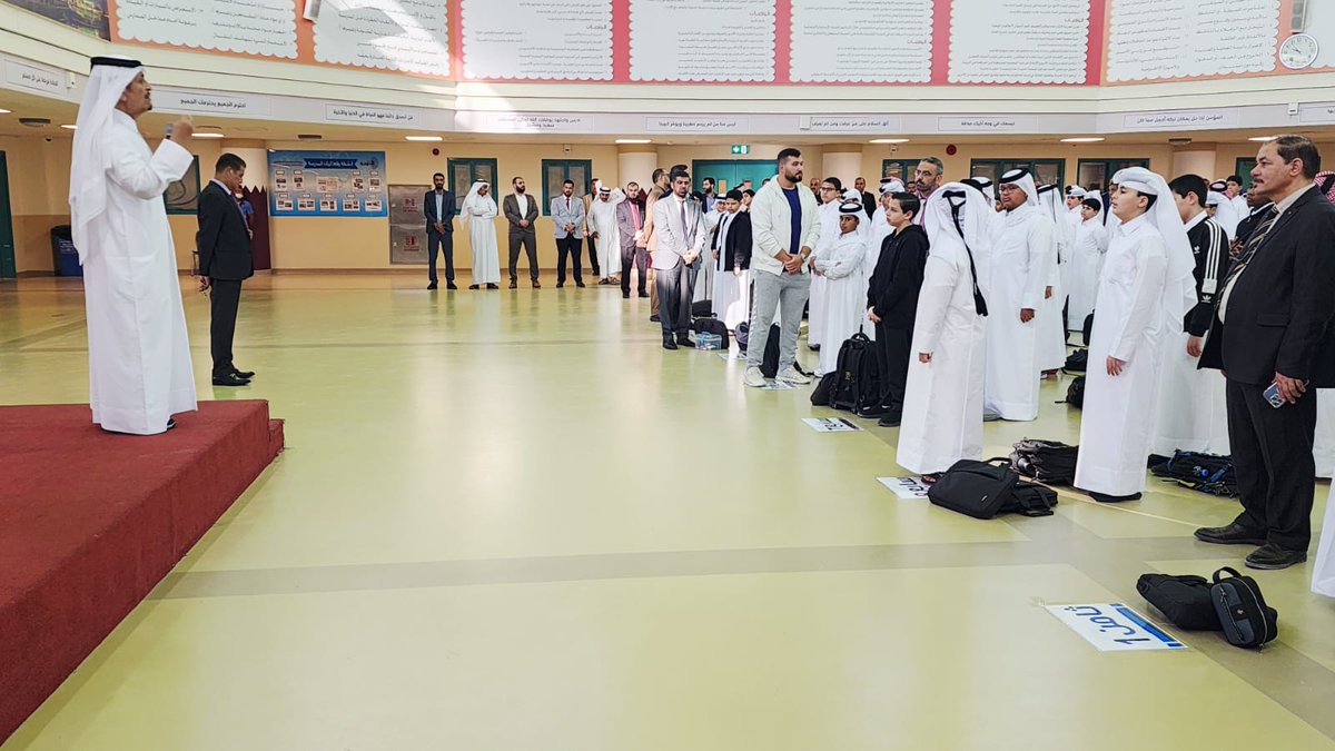 dohapschool's tweet image. ترحيب مدير المدرسة الفاضل الأستاذ يوسف الهيدوس والنائب الإداري الأستاذ علي المري بطلاب الصف التاسع بمناسبة بدء العام الدراسي وحثهم على الجد والاجتهاد في بداية العام الدراسي.