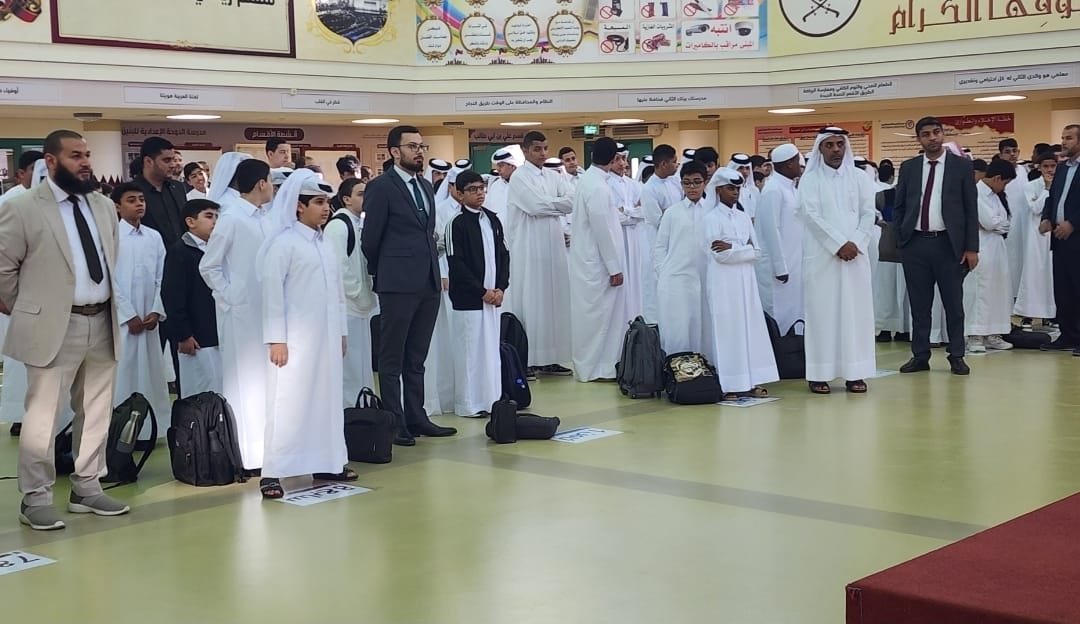 dohapschool's tweet image. ترحيب مدير المدرسة الفاضل الأستاذ يوسف الهيدوس والنائب الإداري الأستاذ علي المري بطلاب الصف التاسع بمناسبة بدء العام الدراسي وحثهم على الجد والاجتهاد في بداية العام الدراسي.