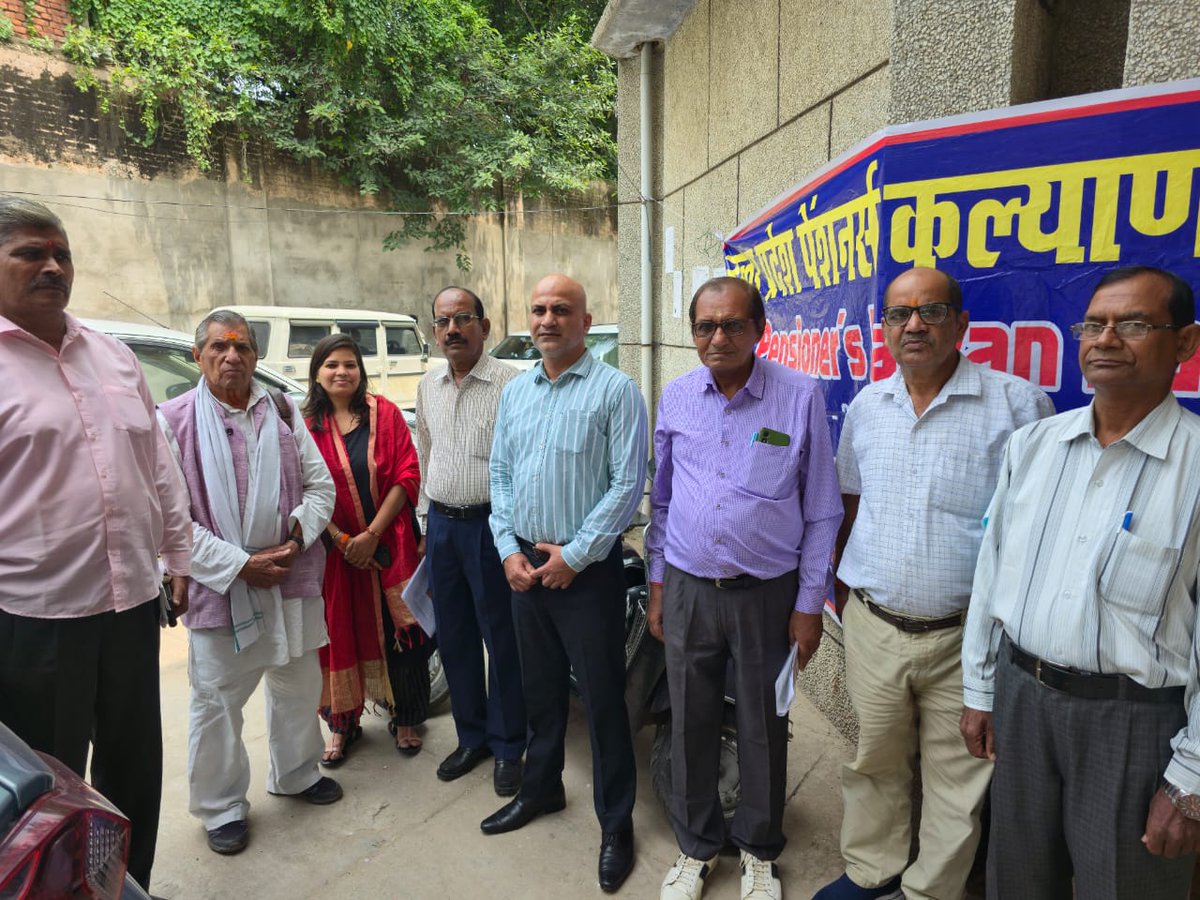 PDDUStateYojana's tweet photo. दिनांक: 28 और 29 अगस्त 2025 को आयोजित स्टेट हेल्थ कार्ड कैंप में सेवानिवृत्त सरकारी सेवकों के स्टेट हेल्थ कार्ड बनाए गए और योजना से जुड़ी उनकी समस्याओं का समाधान किया गया।   

 #statehealthcard #pensioners #governmentservants #panditdeendayalcashlessyojana 
@archana_ias2014 https://t.co/wqhw6wgwAU