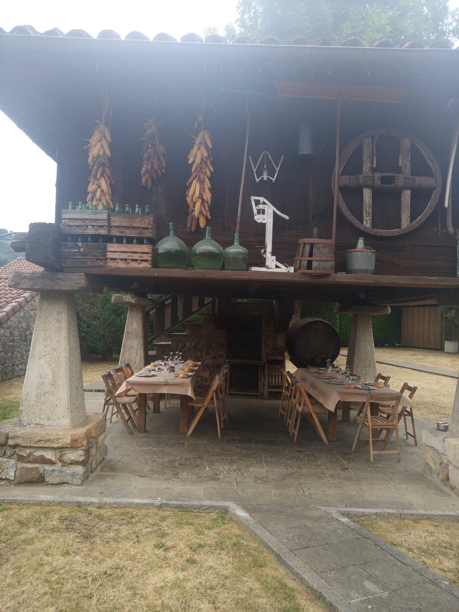 Hoy empieza un nuevo mes y con pena y nostalgia decimos adios a meses de compartir momentos de amigos, familia..
Momentos de diversión, de risas, de recuerdos y sobre todo de mucho amor y amistad ..
Qué el año que viene podamos disfrutar de más momentos así
La distancia no existe