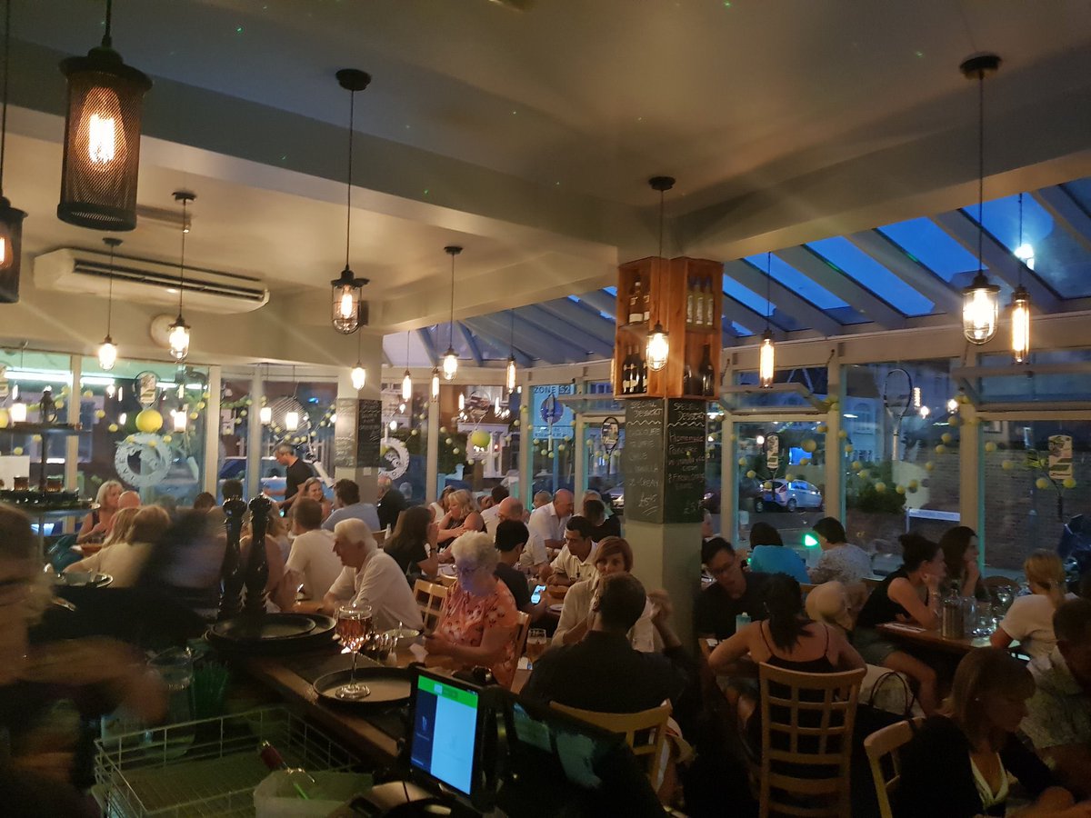 That restaurant everyone in the neighborhood needs 🍝 The Olive Garden in Southfields has become the local favorite that’s packed even on Tuesday nights. See why this Replingham Road Italian earned perfect marks for service and family-friendliness.
putney.news/2025/09/01/the…
