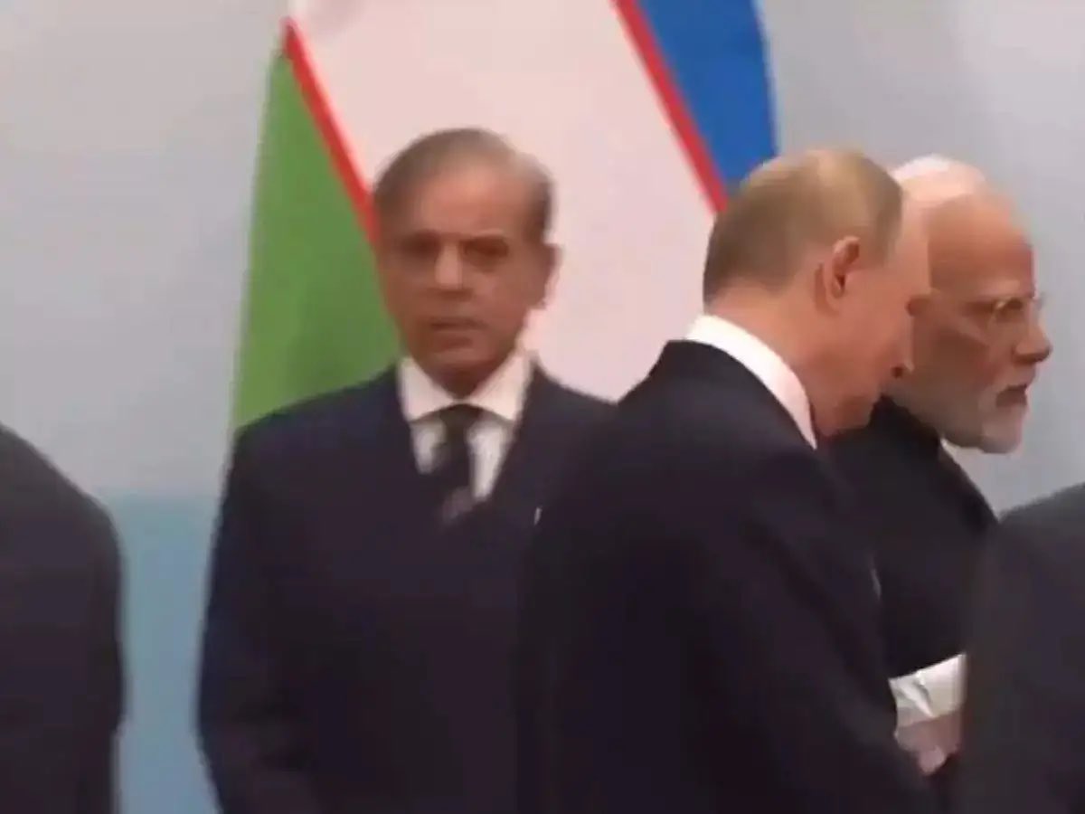 A shining Mercedes 🇮🇳 driving along with a Ferrari 🇷🇺 while a dump truck 🇵🇰 watches 🤭
#SCOSummit2025 
#SCOSummit2025