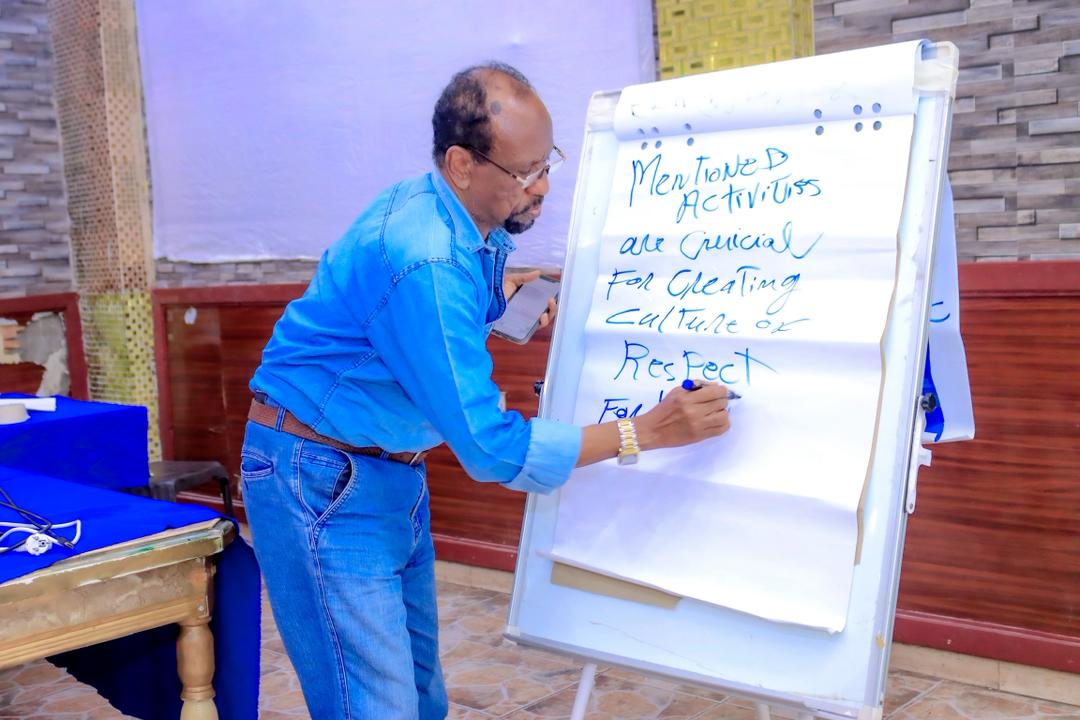 Sasdosom's tweet image. Day 3: #SASDOSOM, in partnership with #UNTIMS, successfully concludes a 3-day Capacity Building Workshop!

CSOs &amp;amp; CBOs in Lower Shabelle are now better equipped to monitor, document, report &amp;amp; advocate against human rights violations.

#HumanRights #CapacityBuilding #LowerShabelle
