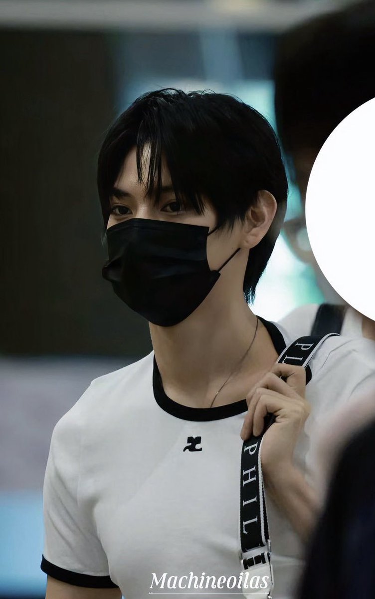 He has the cutest smile

#NICHOLAS #SMTR25