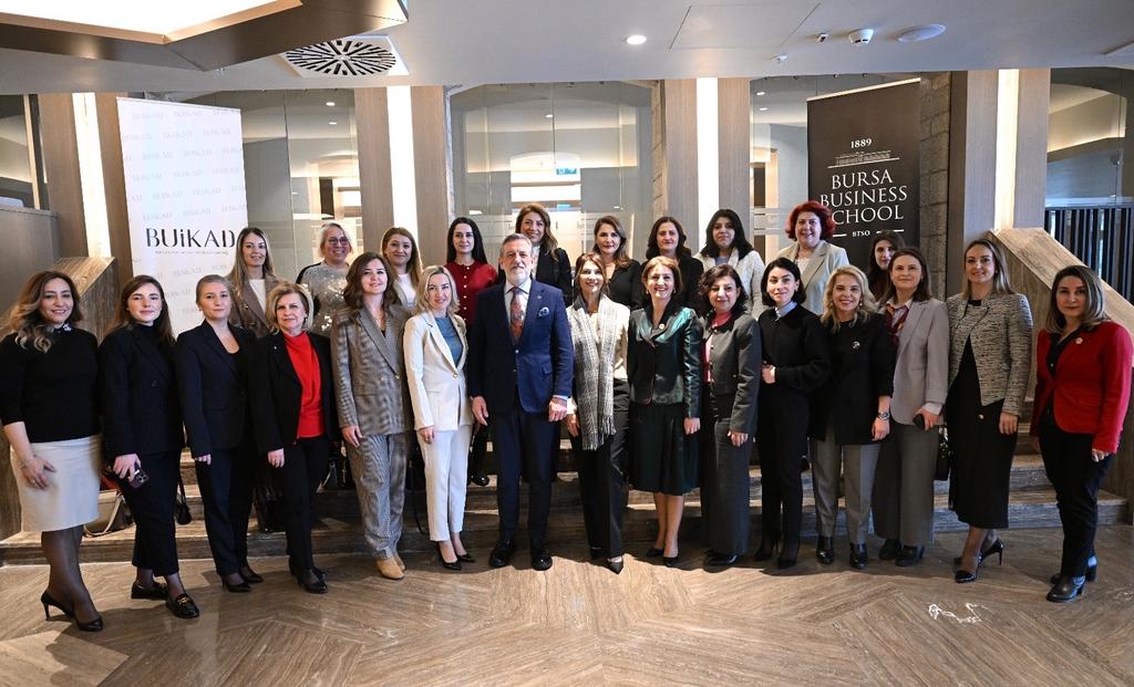 'İş Dünyasının Kadın Liderleri İçin Yeni Dönem Başlıyor'

Ayrıntılar için ➡ l24.im/vAWEeq

#BTSO #BUİKAD #EDGEWomenLeadership
