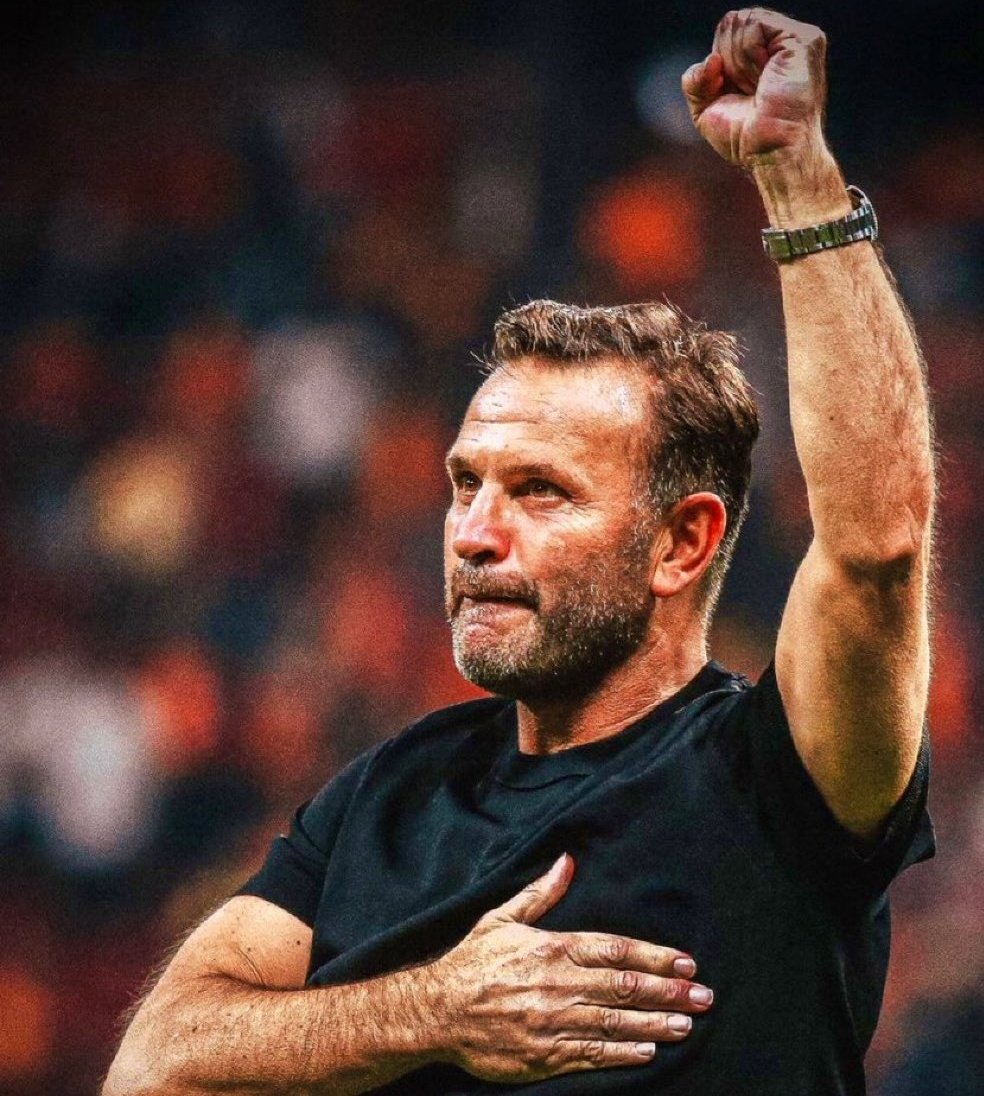 Hocam bu sezon başarı sana, başarısızlık yönetime yazar. Yanındayız.