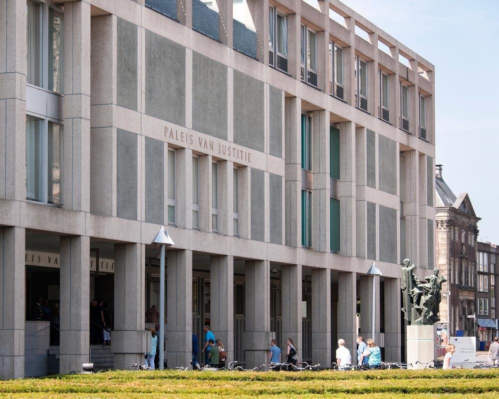 Heute um 14 Uhr verhandelt das Berufungsgericht Arnhem-Leeuwarden die Berufung gegen das summarische Urteil („turbo-urgent appeal“) zwischen #Vitesse und #KNVB. Die Entscheidung des Bezirksgerichts Midden-Nederland in der Vorinstanz war Vitesse nicht einverstanden.