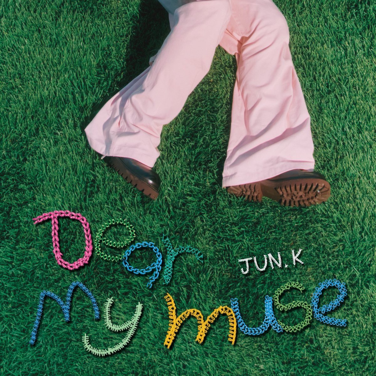 🎶 Jun. K Mini Album『Dear my muse』 with the title track ‘R&amp;B Me’ featuring Changbin is out now 🎉

Please make sure to show the song a lot of love and listen to it well 🫶

CHANGBIN ON DEAR MY MUSE
CHANGBIN TURNS R&amp;B INTO MUSE #Changbin_RandBME
#JunKxChangbin