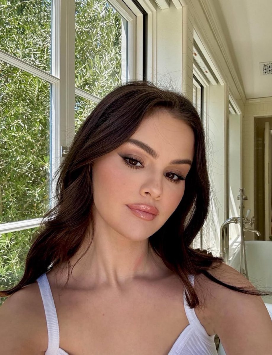 damn Selena Gomez the woman you are 😮‍💨