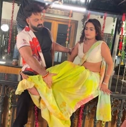 ShivRaj Yadav (@shivaydv_) on Twitter photo नाम: शालिनी यादव 
कांड: पवन सिंह से पैर दबवाना 
इनका कहना है भोजपुरी में काम करना है तो थोड़ा बहुत मैनेज करना पड़ेगा। सीता सावित्री बनना है तो दूसरे क्षेत्र में जाओ।
अंजलि राघव जैसी कलाकार ने पहली बार भोजपुरी इंड्रस्टी से छिनरई और अश्लीलता के खिलाफ आवाज उठाई है!
तो महिला का नाम: शालिनी यादव 
कांड: पवन सिंह से पैर दबवाना 
इनका कहना है भोजपुरी में काम करना है तो थोड़ा बहुत मैनेज करना पड़ेगा। सीता सावित्री बनना है तो दूसरे क्षेत्र में जाओ।
अंजलि राघव जैसी कलाकार ने पहली बार भोजपुरी इंड्रस्टी से छिनरई और अश्लीलता के खिलाफ आवाज उठाई है!
तो महिला का