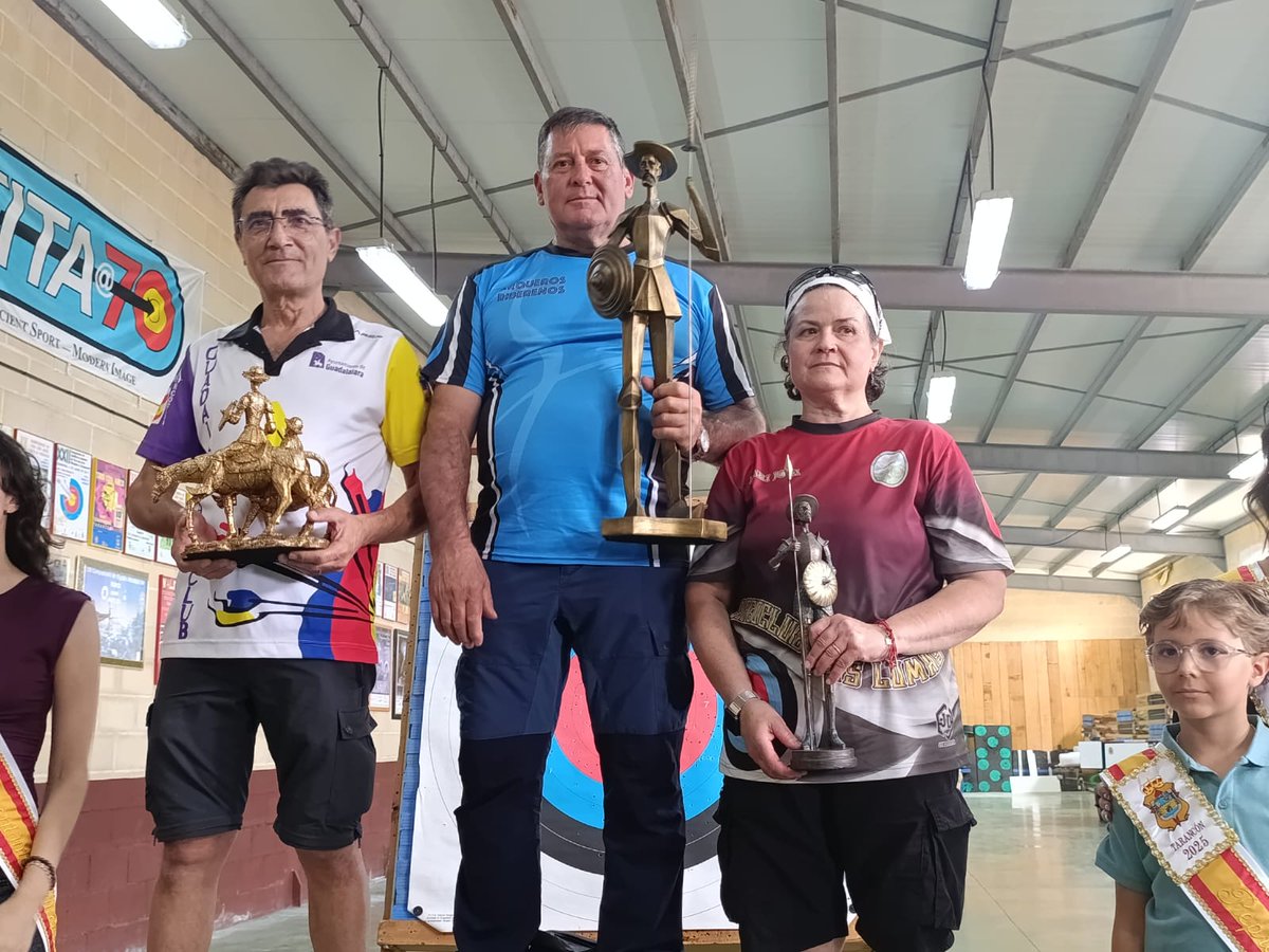 Nuestro arquero Alfonso García Burgos se proclamó campeón en la modalidad de longbow en Tarancón ( Cuenca ).  
Seguimos en lucha por unas instalaciones decentes para el club💪💪💪🏹🏹🏹
<a href="/CAMPEONESAranju/">CAMPEONES de Aranjuez</a> <a href="/DeporteAranjuez/">Deporte Aranjuez</a> <a href="/SERAranjuez/">SER Aranjuez</a>