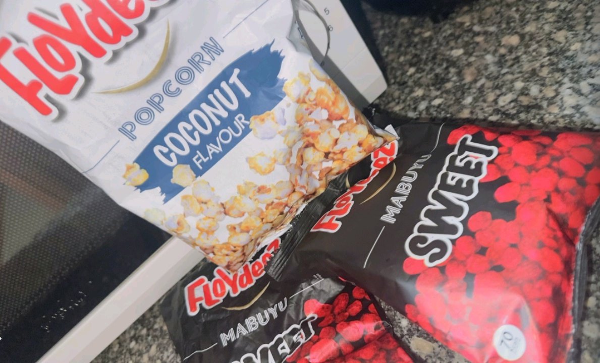 Liloh254's tweet photo. Kwani huku @FloydeezSnacks hampeani giveaway kama Tiktok, these snacks are very sweet and addictive 😄 https://t.co/EuCOxqK4xb