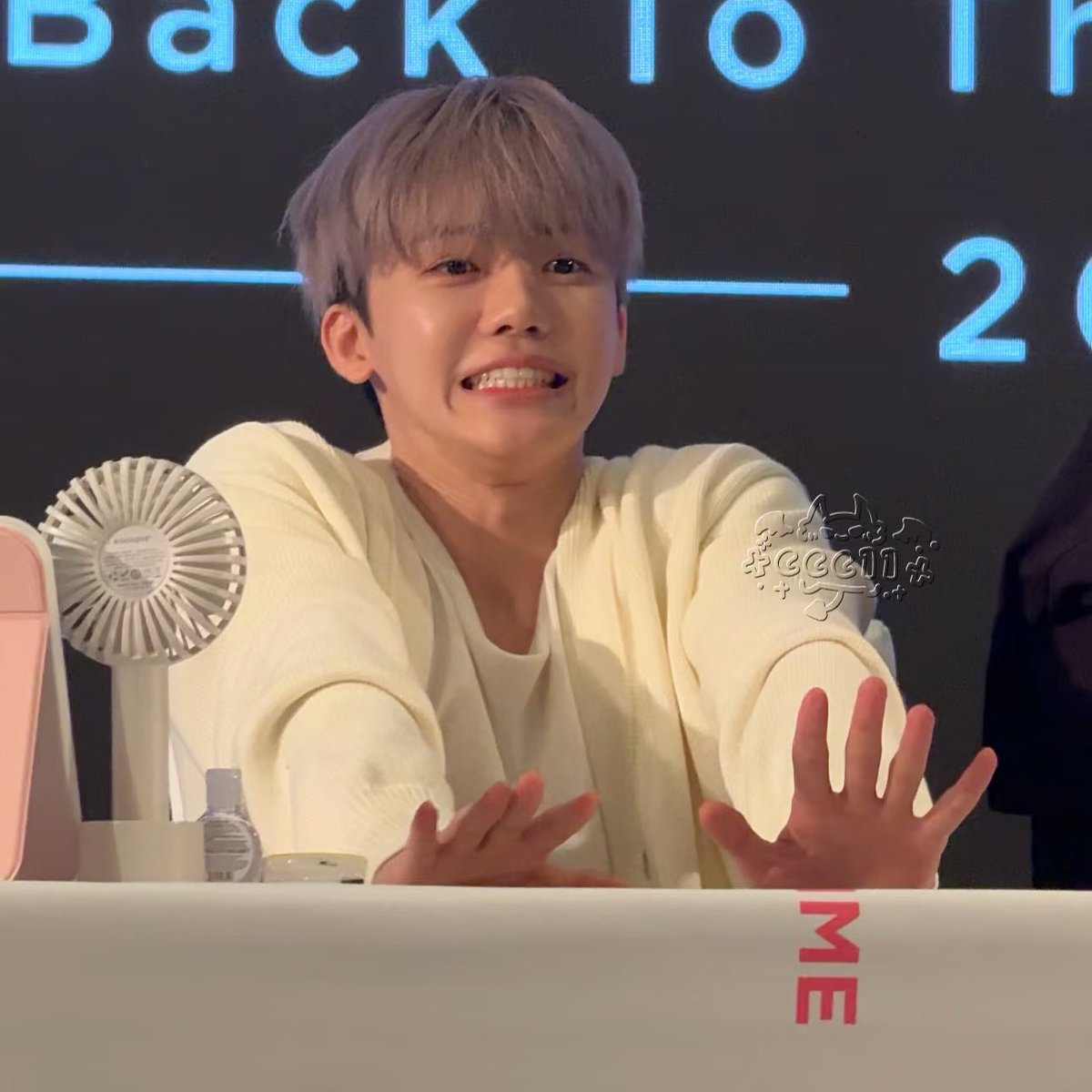 : ดื้อม้ายย
: ม่ายดื้อออ ฮิฮิ
꒰(ू•‧̫•ू )꒱