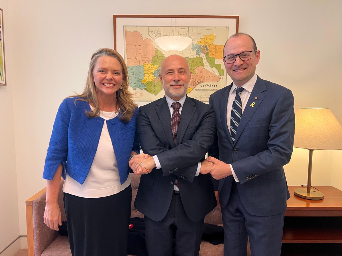 Ambassador <a href="/GVisentinEU/">Gabriele Visentin</a> met with the chairs of the group of the Parliamentary Friends of the EU🇪🇺, MP Zoe McKenzie and <a href="/SenRaffCiccone/">Senator Raff Ciccone</a> . Important that the bipartisan support for the🇪🇺🇦🇺 relationship is strong also within Parliament.
