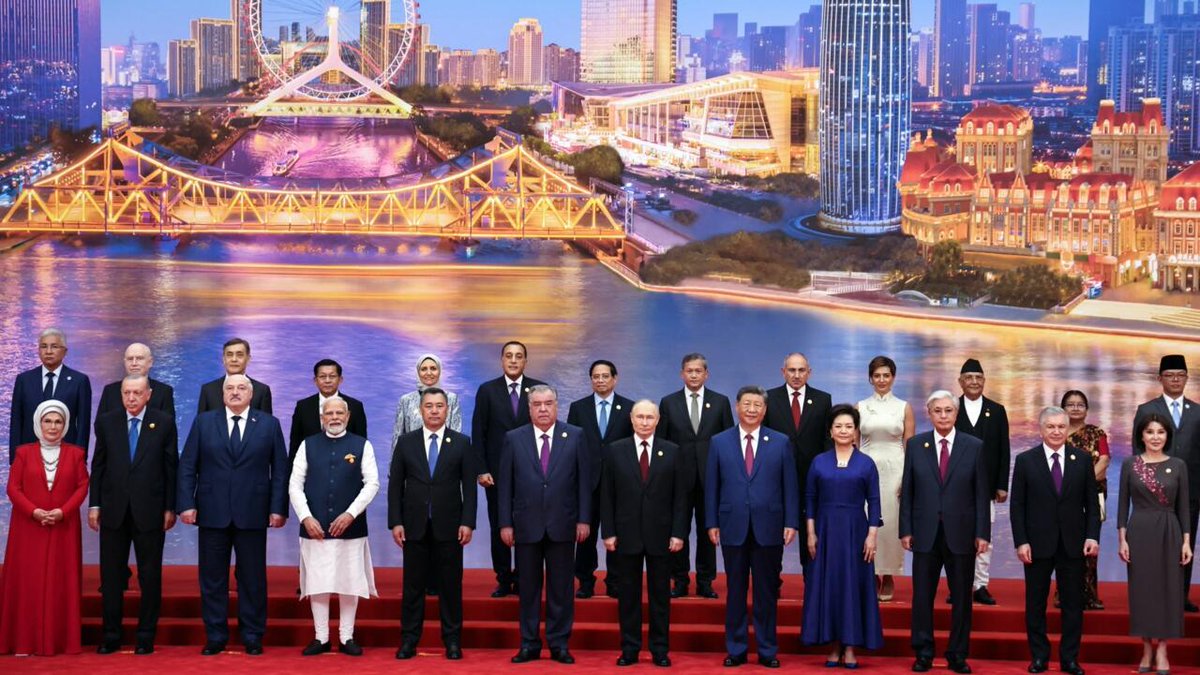 classcharacters's tweet image. #XiJinping: la #SCOSummit2025 avrà una banca, come i Brics (New Development Bank) e la Belt and Road Initiative (Asian Infrastructure Investment Bank). Il nuovo mondo non solo è molto più numeroso del vecchio, ma inizia anche a mobilitare risorse comuni.
@PazzoPerDomani