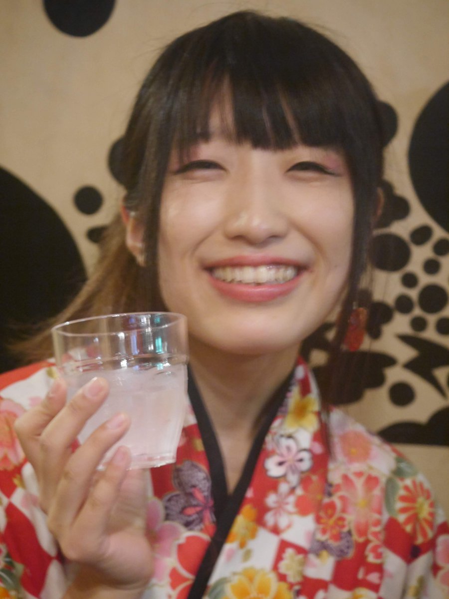 kotako5378's tweet photo. #二条ゆりな さま。

1枚目と2枚目は、2018年夏のライブ出演時の写真。

3枚目と4枚目は2025年2月の写真。

7年前と変わりなくかわいい！ https://t.co/gar3HTVARO