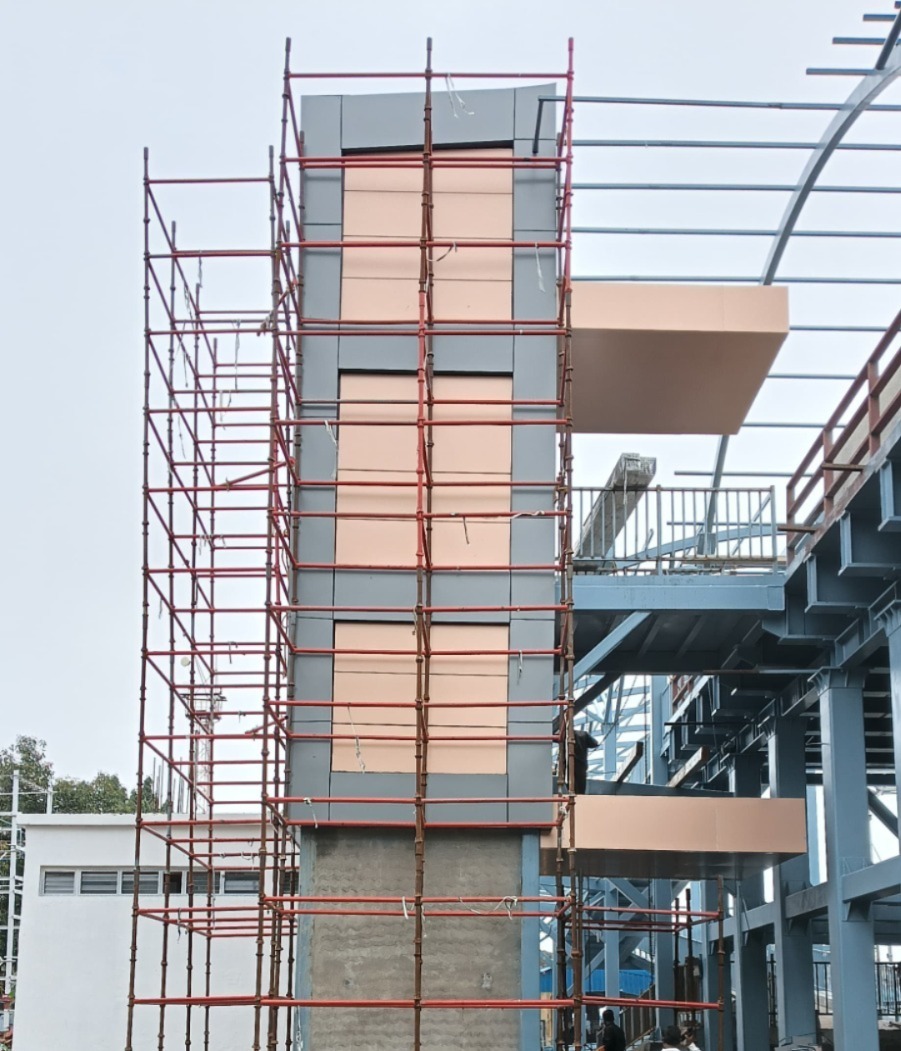 Step into the New Era of Travel with #AmritStation
Redevelopment of Vikarabad Junction, Telangana

✅Work Completed:
-FOB girders launched
-VIP lounge, booking office &amp; cafeteria nearing completion

📈Ongoing Works:
-Waiting hall
-PF improvement works
-FOB ramp
-Lift