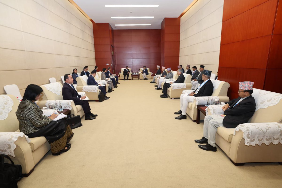 kpsharmaoli's tweet image. Had a warm meeting with H.E. Dr. Hun Manet, Prime Minister of Cambodia, on the sidelines of the SCO Summit in Tianjin. We exchanged views on trade, investment, tourism &amp;amp; cultural cooperation, and agreed to continue working together in international forums including the UN.