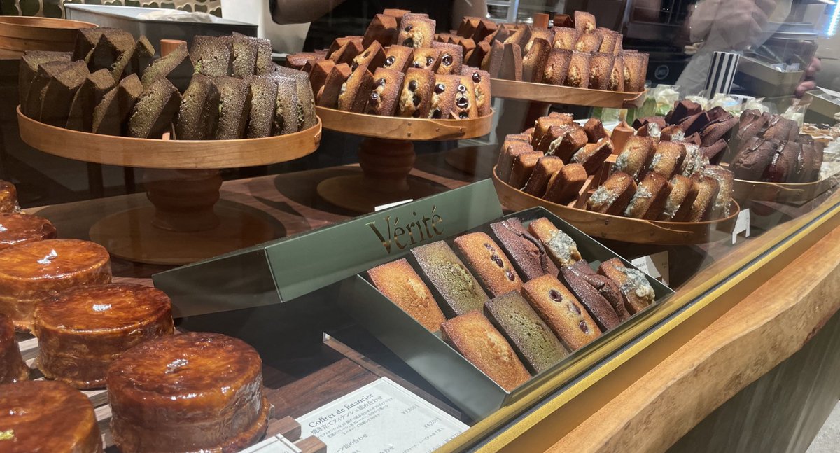 📍Beurre Vérité

見かけた瞬間買っちゃうぐらいフィナンシェが好きなんだけど、今まで食べた中で1番好みだったのがこのお店🤍
バターがじゅわんじゅわんで最高なの🧈

ロックフォールっていうブルーチーズがトッピングされてる種類が個人的にお気に入り🫶

instagram.com/beurre_verite?…