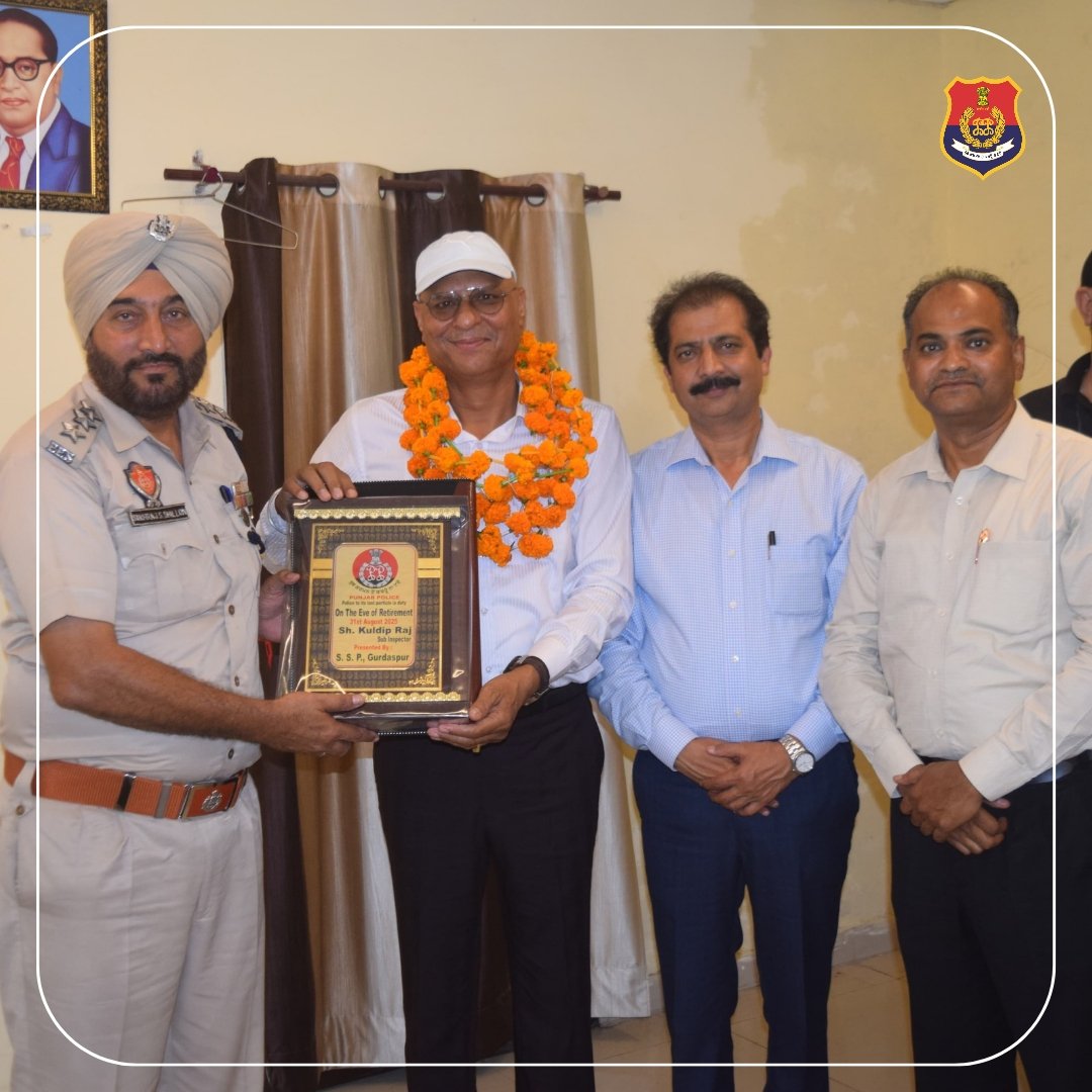 PP_Gurdaspur's tweet image. 🚨👮‍♂️Saluting Service,

4 personnel of Gurdaspur Police retired with honour after serving with dedication and honesty. Senior officers congratulated them and wished them well for the future.

#ForcesFamily #GurdaspurPolice #PunjabPolice
