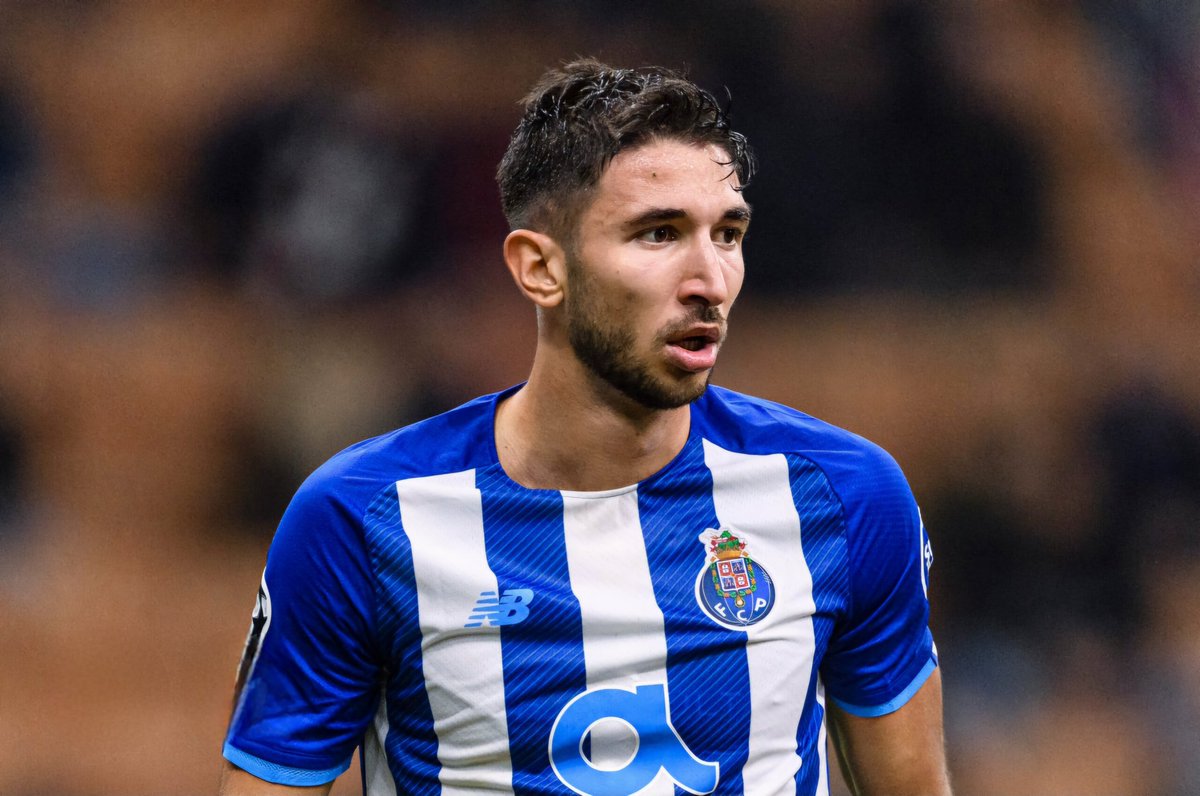 Αν πω ότι μου αρέσει σαν επιλογή ο  Γκρούγιτς θα πω ψέματα.

Όμως δεν μπορώ να μην αναγνωρίσω πως όλες οι μεταγραφές του Ριμπάλτα φετος έχουν βοηθήσει.

Για να τα λέμε και ολα όμως ο Γκρουγιτς δεν είναι και κάνας τυχαίος παίκτης, αξίζει χρόνο, η ποιότητα του μεγάλη.🦅
#aek #aekfc