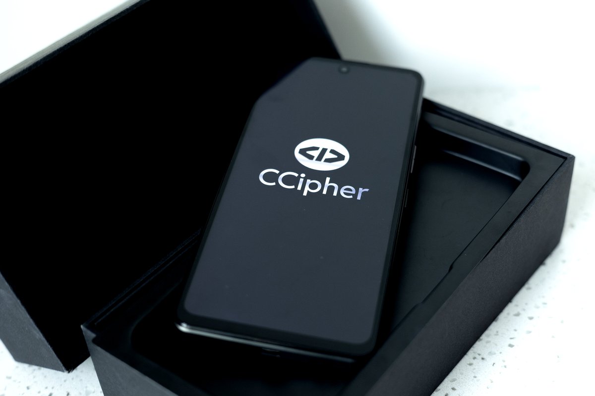 CosmicCipher_1's tweet photo. CCipher in a nutshell:
· AI phone with decentralized compute
· Earn $MMI tokens via @MMosaic_
· Own your data, never sell it
Pre-orders open Q4 2025. Stay tuned!
#Web3AI
#DePIN
#CCipher https://t.co/lvWAs4LcmN