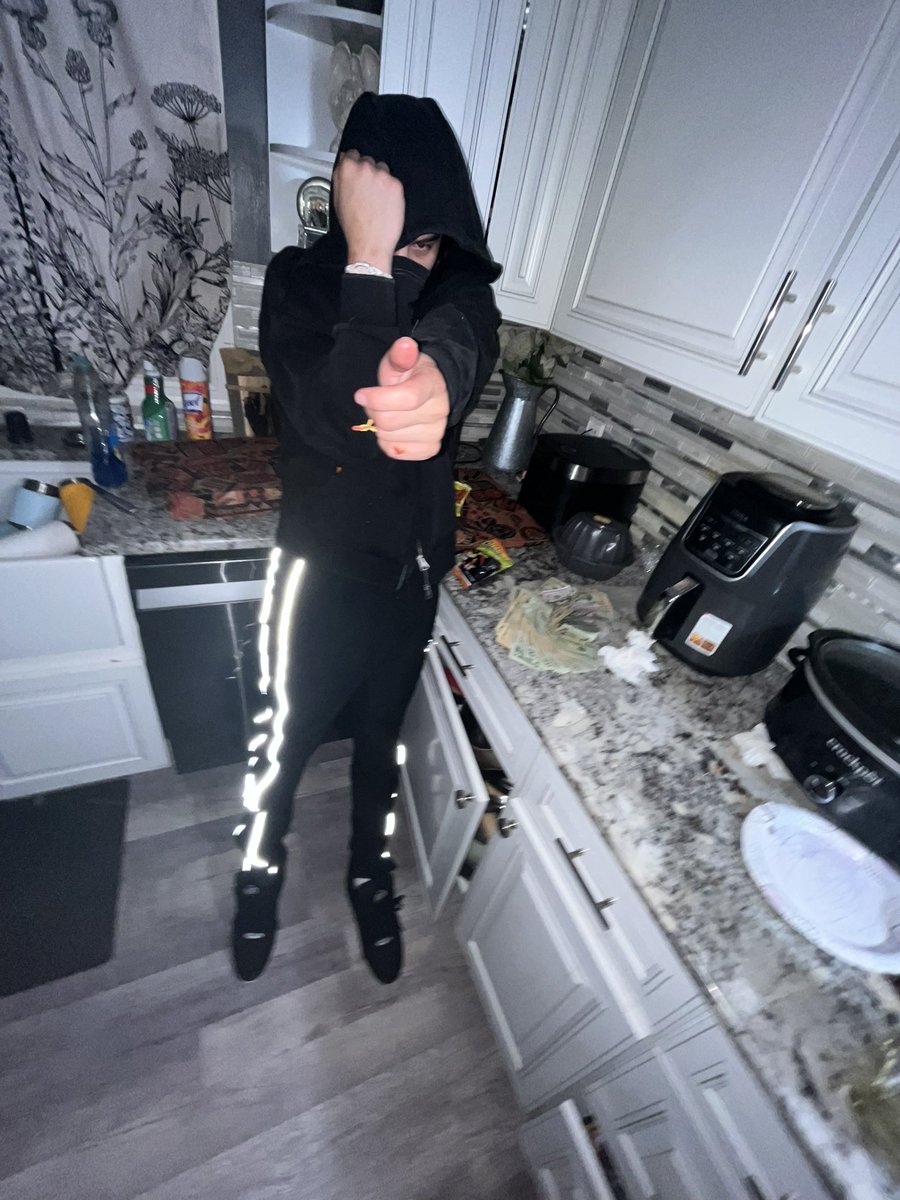 PaidOffScriptz's tweet image. 😶🤞