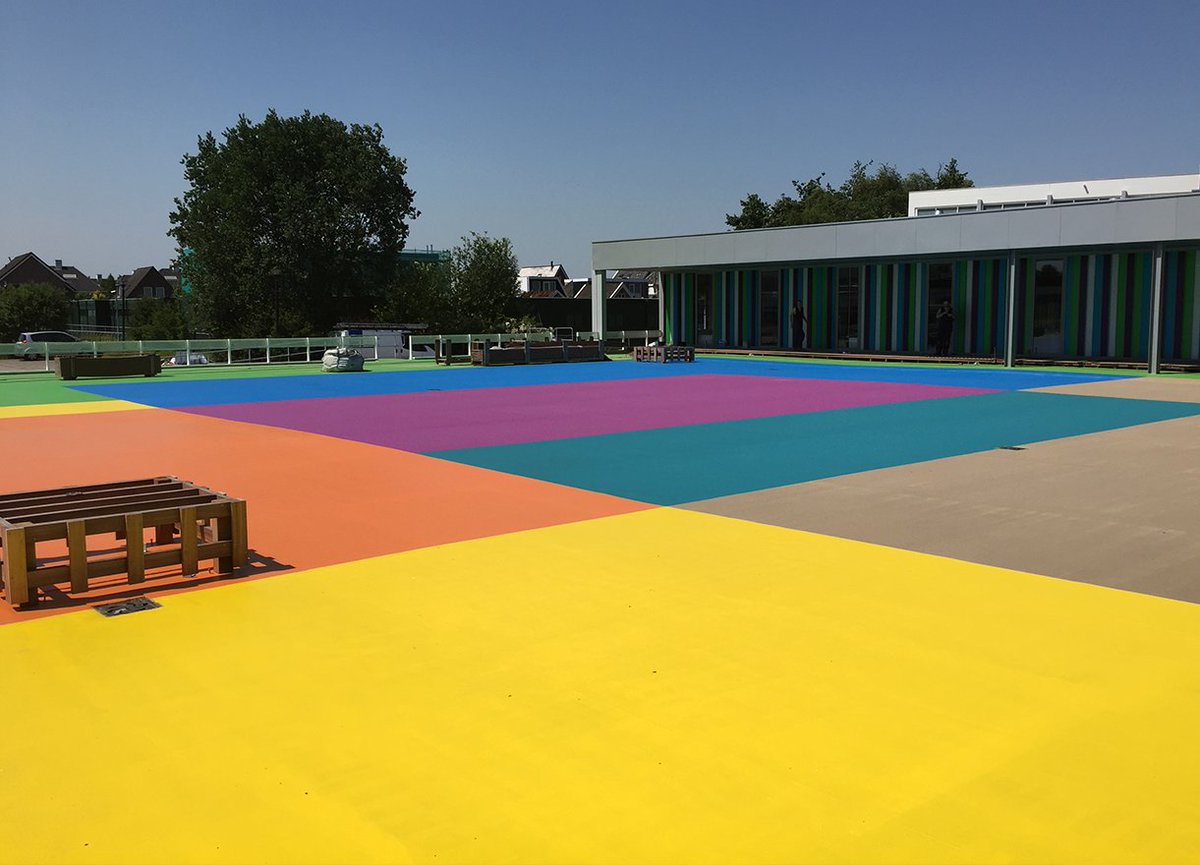 ✏️📚 Schooljaar gestart! Triflex zorgt voor veilige routes, antislip schoolpleinen en entrees en waterdichte daken. Want een veilige omgeving is de basis om onbezorgd te leren.