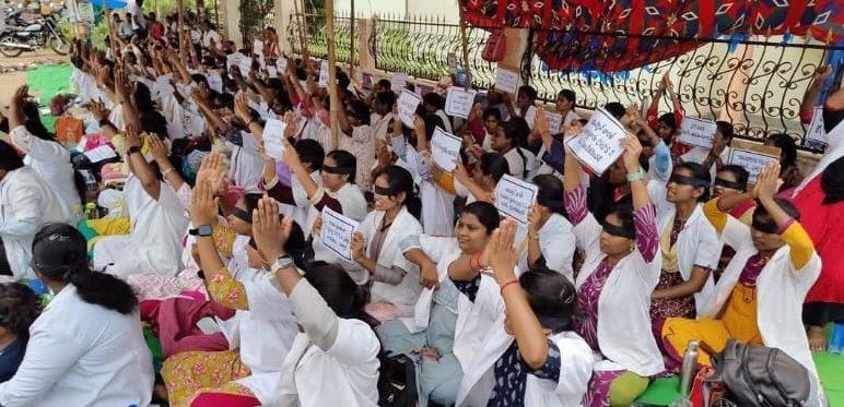 #CommunityHealthOfficers demand immediate action on govt assurances
<a href="/ncbn/">N Chandrababu Naidu</a> <a href="/naralokesh/">Lokesh Nara</a> <a href="/satyakumar_y/">Satya Kumar Yadav</a> <a href="/JPNadda/">Jagat Prakash Nadda</a> <a href="/AndhraPradeshCM/">CMO Andhra Pradesh</a> <a href="/PawanKalyan/">Pawan Kalyan</a> <a href="/A_ArogyaMandir/">Ayushman Arogya Mandir - Arogyam Paramam Dhanam</a> <a href="/ArogyaAndhra/">Health Medical and Family Welfare Department - AP</a>