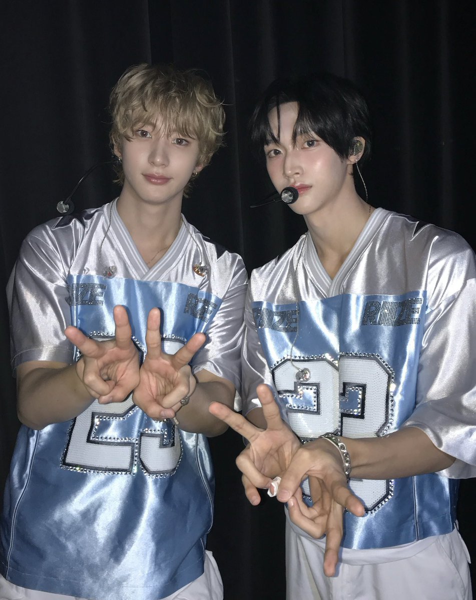 nekossaboo3's tweet photo. ⛧ 𝖱𝖨𝖨𝖹𝖤 𝖶𝖮𝖭𝖡𝖨𝖭 𝖠𝖭𝖳𝖮𝖭 𝟤𝗇𝖽 𝖺𝗇𝗇𝗂𝗏𝖾𝗋𝗌𝖺𝗋𝗒 𝖾𝗏𝖾𝗇𝗍 ⛧

라이즈 원빈과 앤톤의 데뷔 2주년을 기념하여 
#RT 추첨 한 분께 올리브영 2만원권을 드립니다

🎸 당발 9/3
🦕 빈앤톤을 사랑하는 누구나 참여 가능

💌 나의 멍냥이들 데뷔 2주년 축하해요🎉 https://t.co/6vjlupwmlI