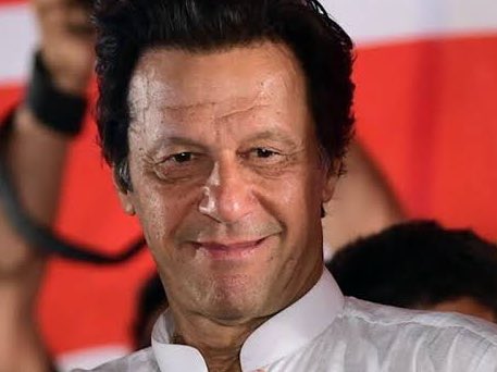 ان دونوں کی شکلیں کتنی ملتی جلتی ہیں۔

میں ناجائز بیٹی ٹیریان کی بات کر رہا ہوں، آپ کیا سمجھ رہے ہیں؟