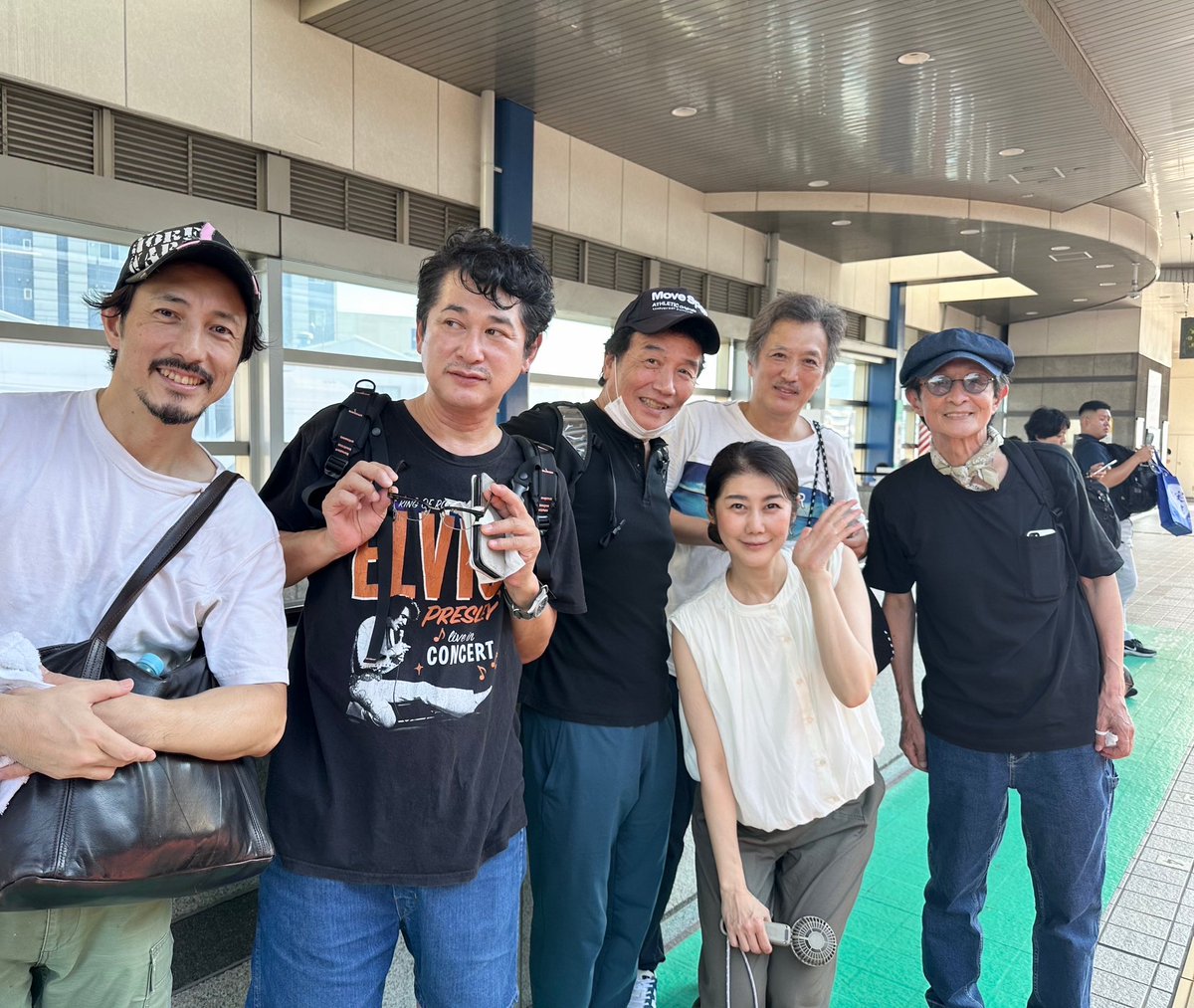 【 #リア王2025 】
稽古場での最終通し稽古が終了✋
小屋入りを待つばかりとなりました✨

右から
#中丸新将 #大鶴義丹 #三浦浩一 #湯江タケユキ #橋本禎之 さん✨

皆様、素敵な紳士俳優陣です♡😊✨
ご一緒させて頂き有難うございます🙇‍♀️

#俳優 #舞台